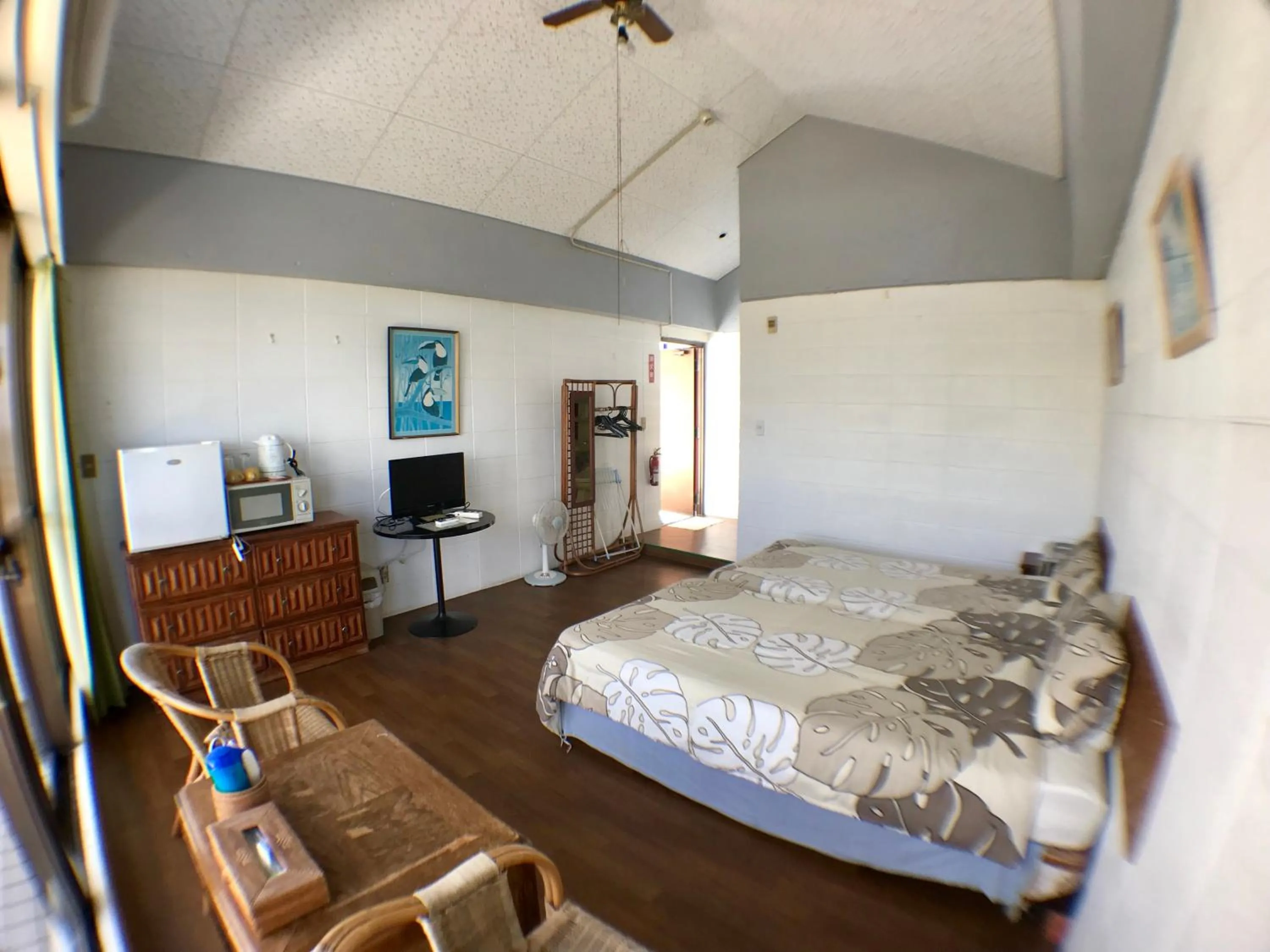 Photo of the whole room, Bed in Surfside Bed & Breakfast