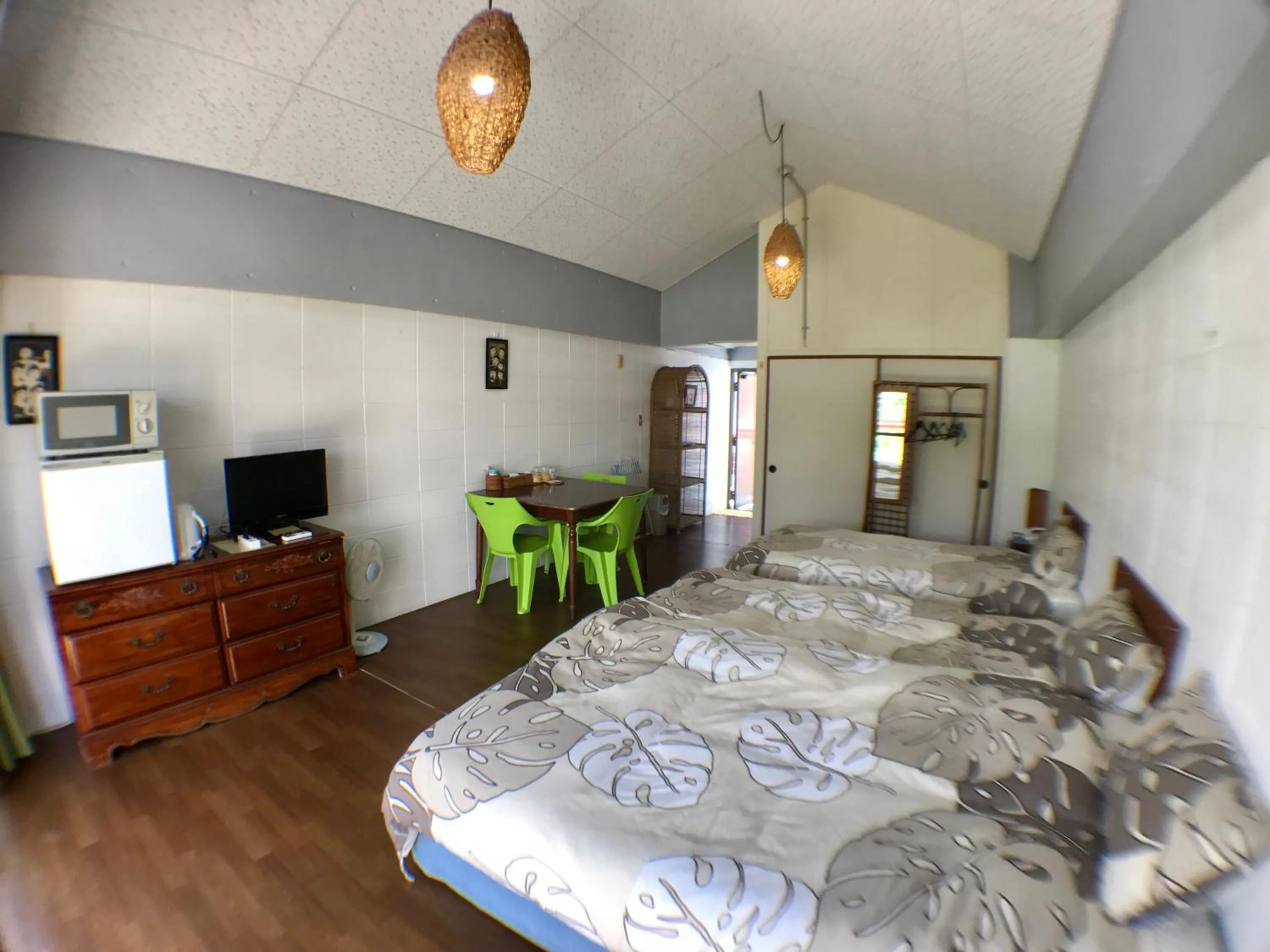 Photo of the whole room, Bed in Surfside Bed & Breakfast