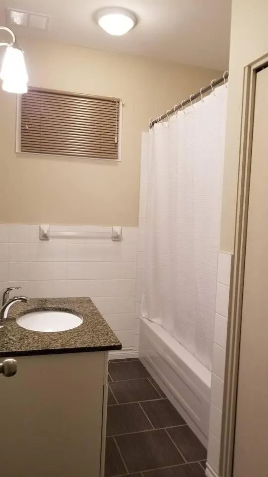 Sweet 2-Bedroom Penthouse Apartment by Amazing Property Rentals