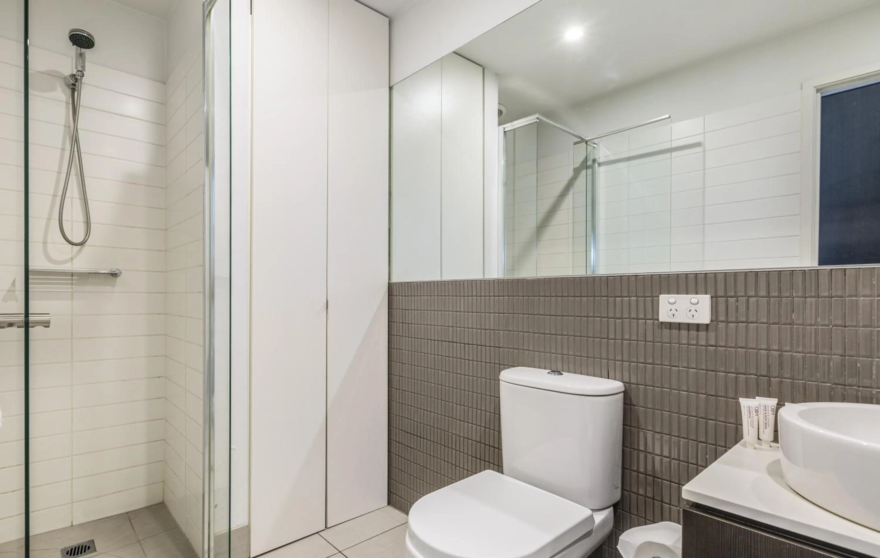 Shower in Punthill Knox