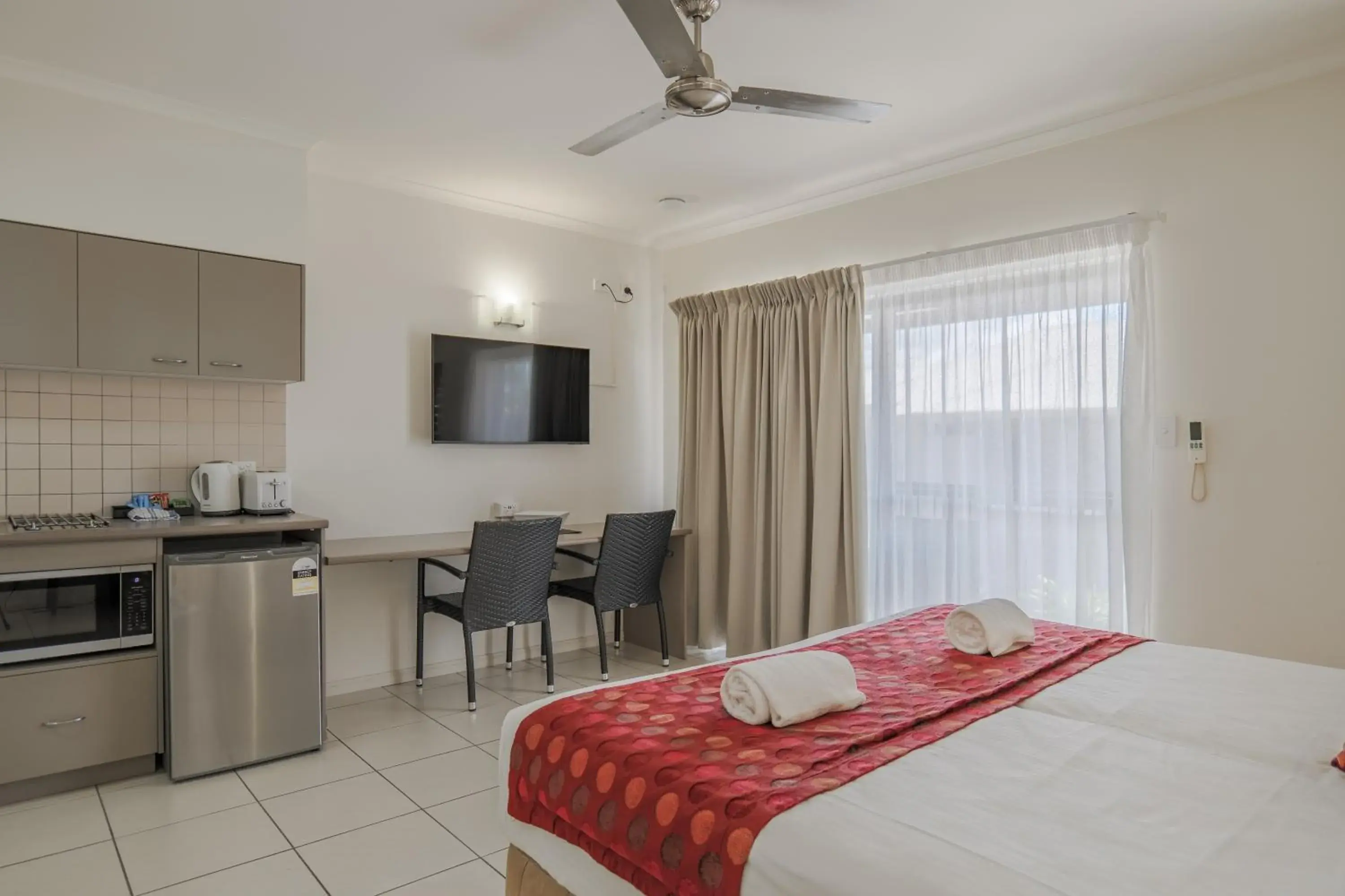 Bed in Southern Cross Atrium Apartments Bed in Southern Cross Atrium Apartments