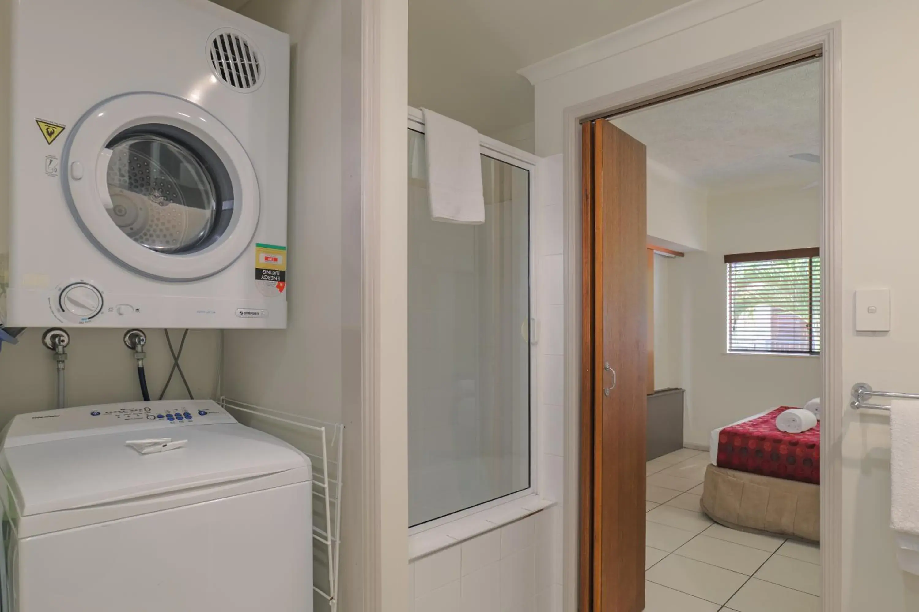 washing machine, Bed in Southern Cross Atrium Apartments washing machine, Bed in Southern Cross Atrium Apartments