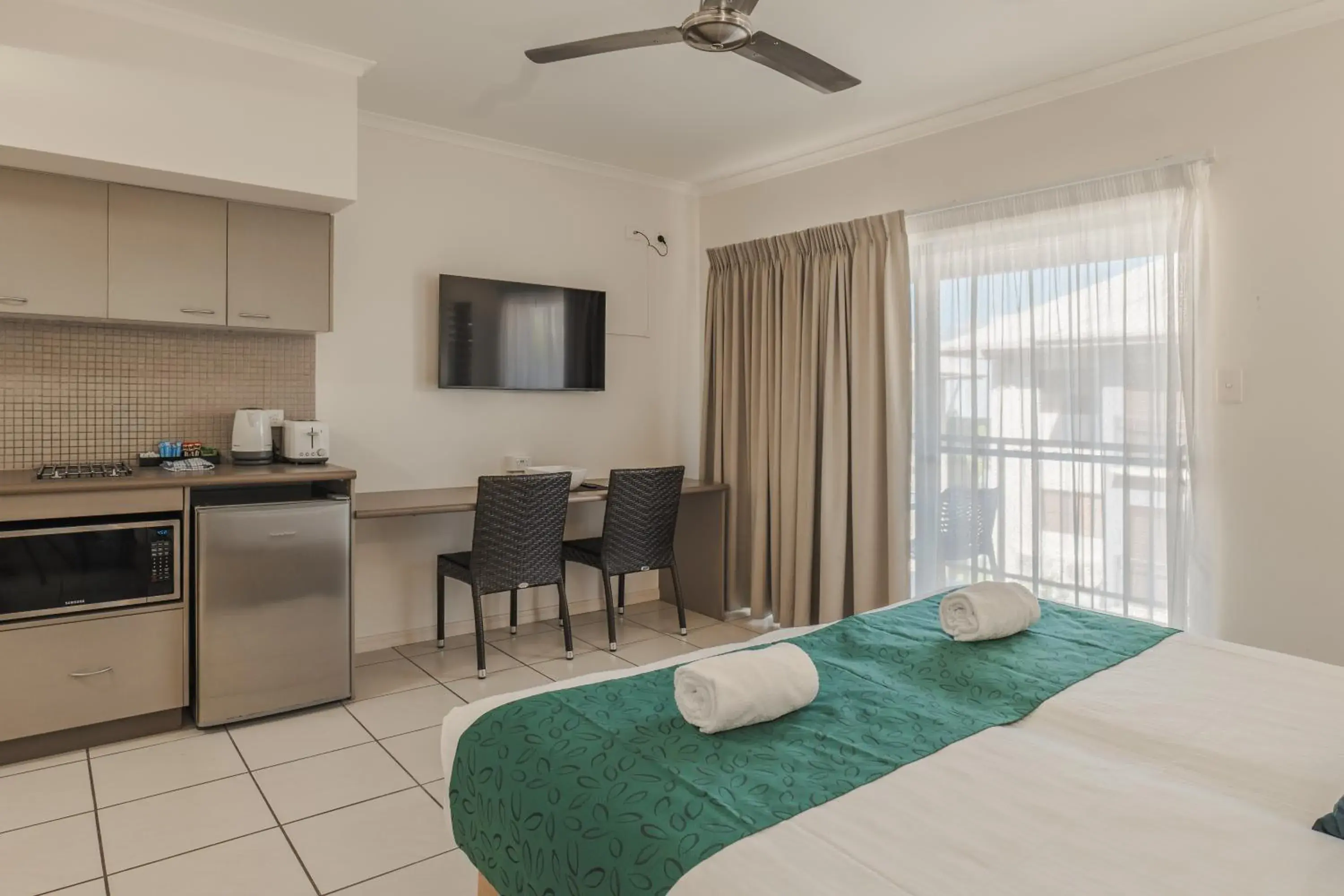 Bed in Southern Cross Atrium Apartments Bed in Southern Cross Atrium Apartments