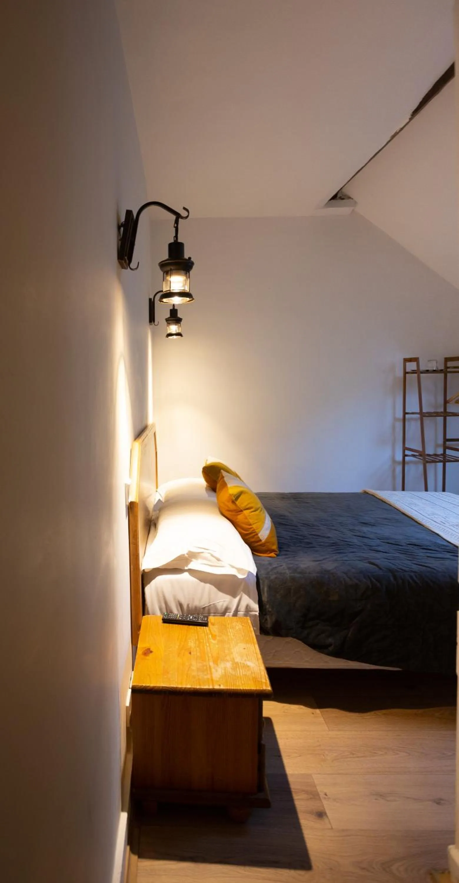 Bed in Hôtel Léonard de Vinci II