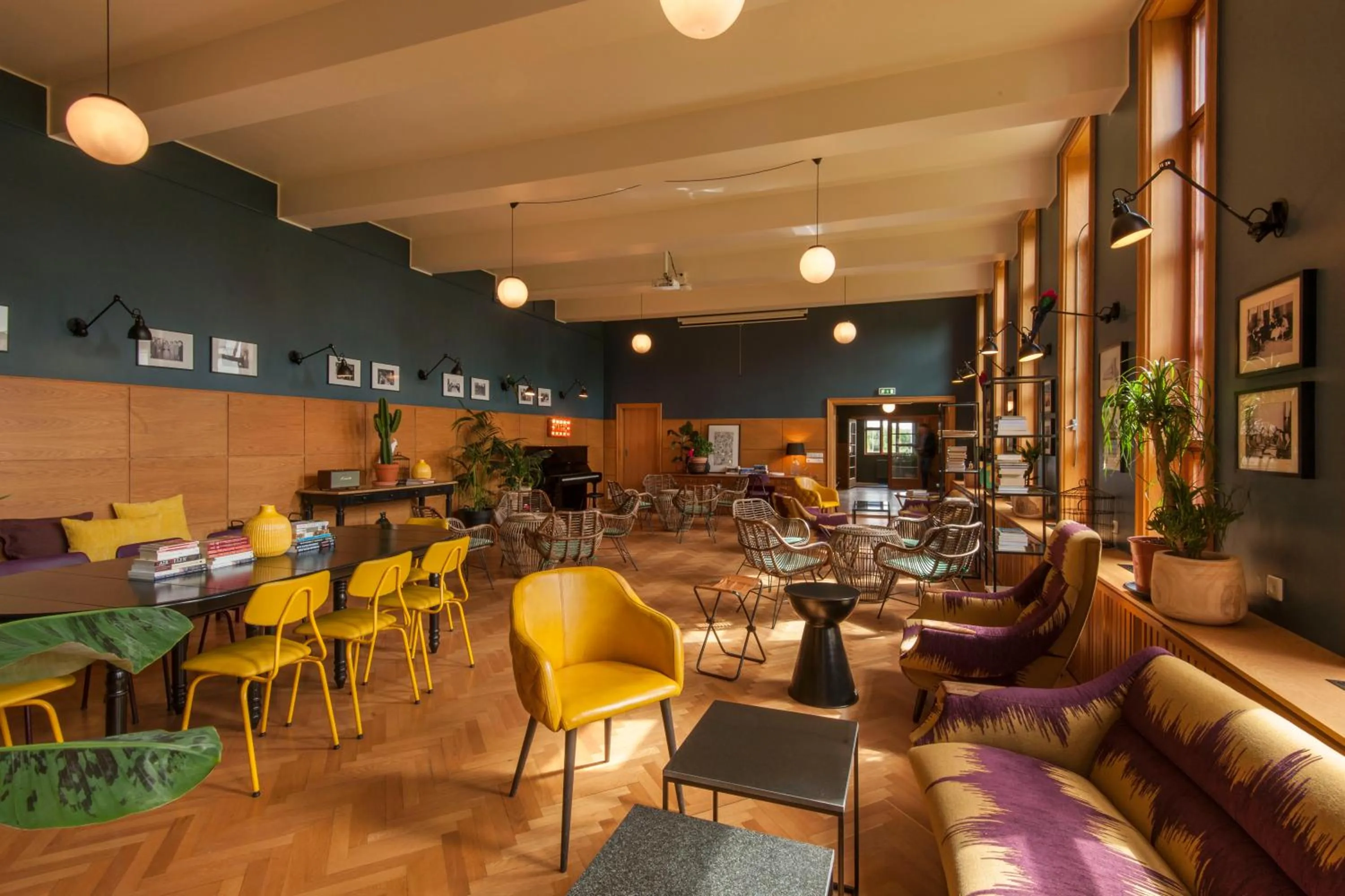 Restaurant/places to eat in Student Hostel