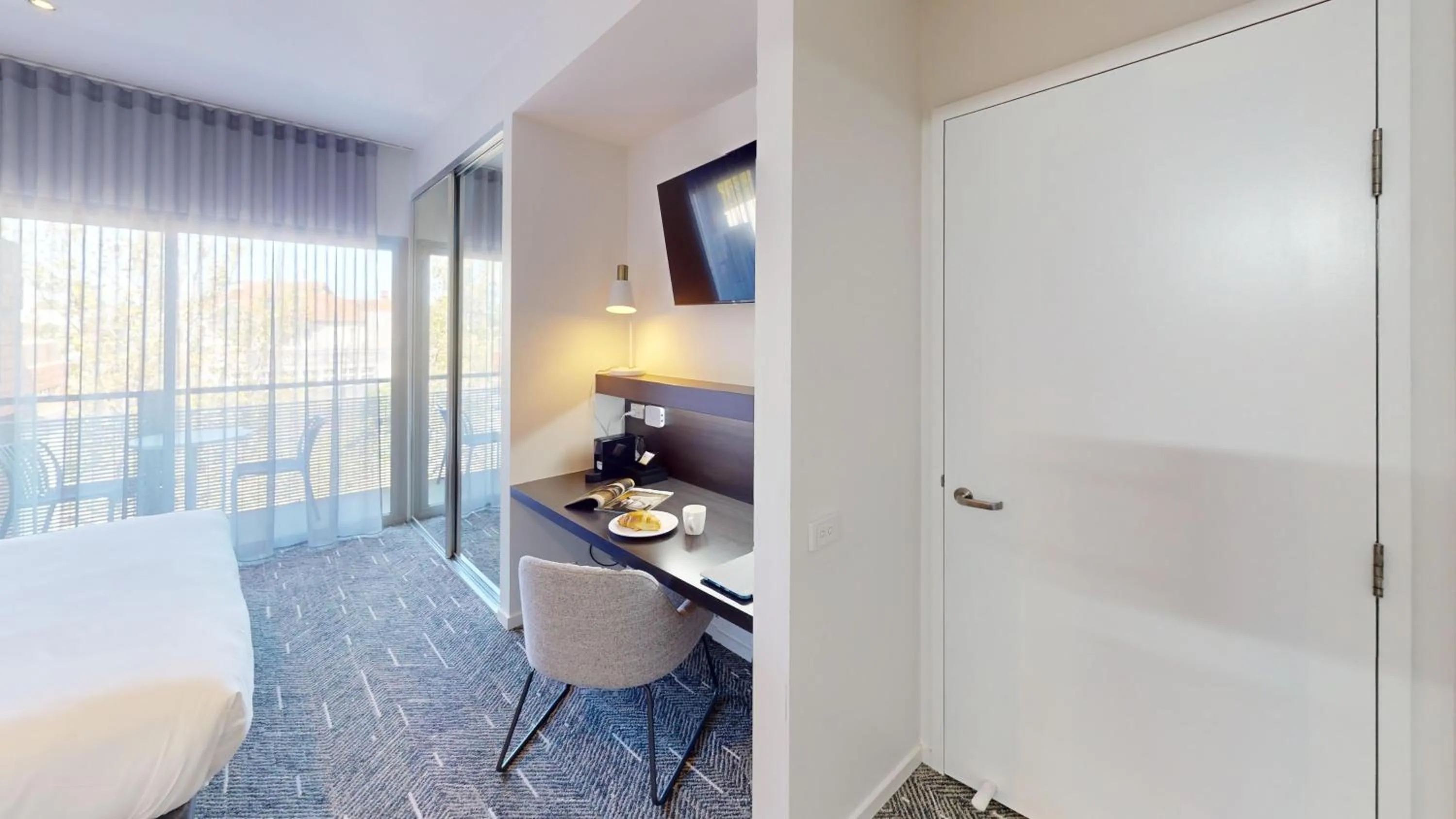 Seating area, Bed in Punthill Essendon