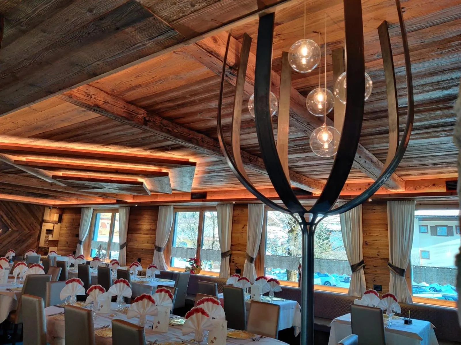 Restaurant/places to eat in Hotel Laurino