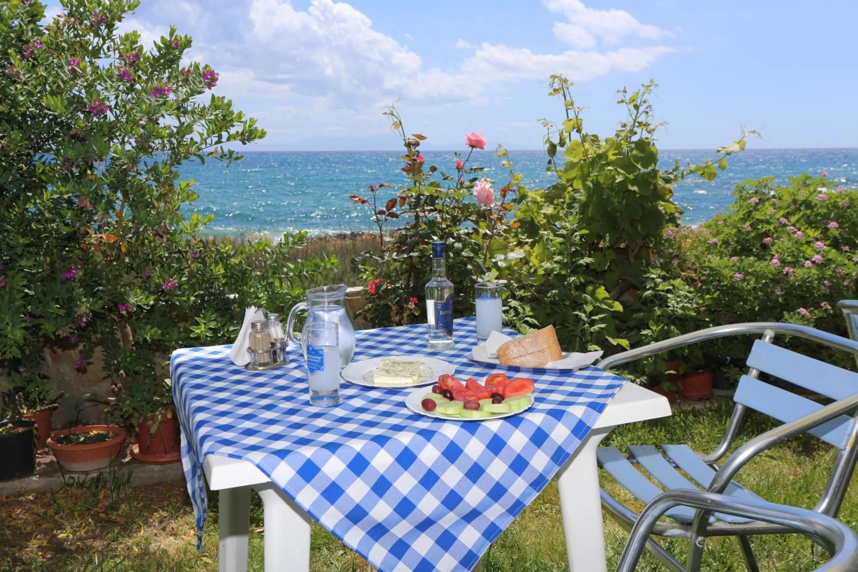Garden in Akrogiali Hotel