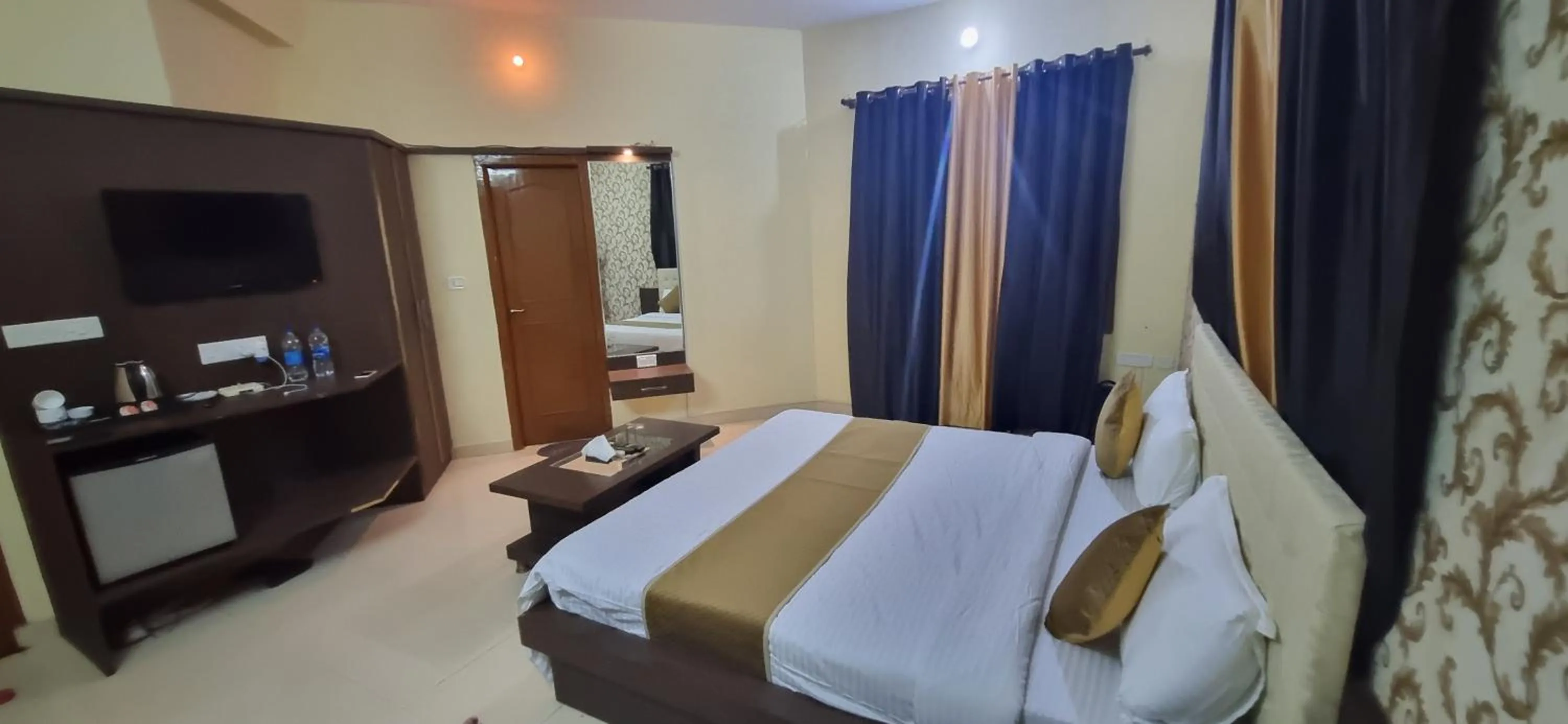 View (from property/room), Bed in Hotel Sanctuary Resort