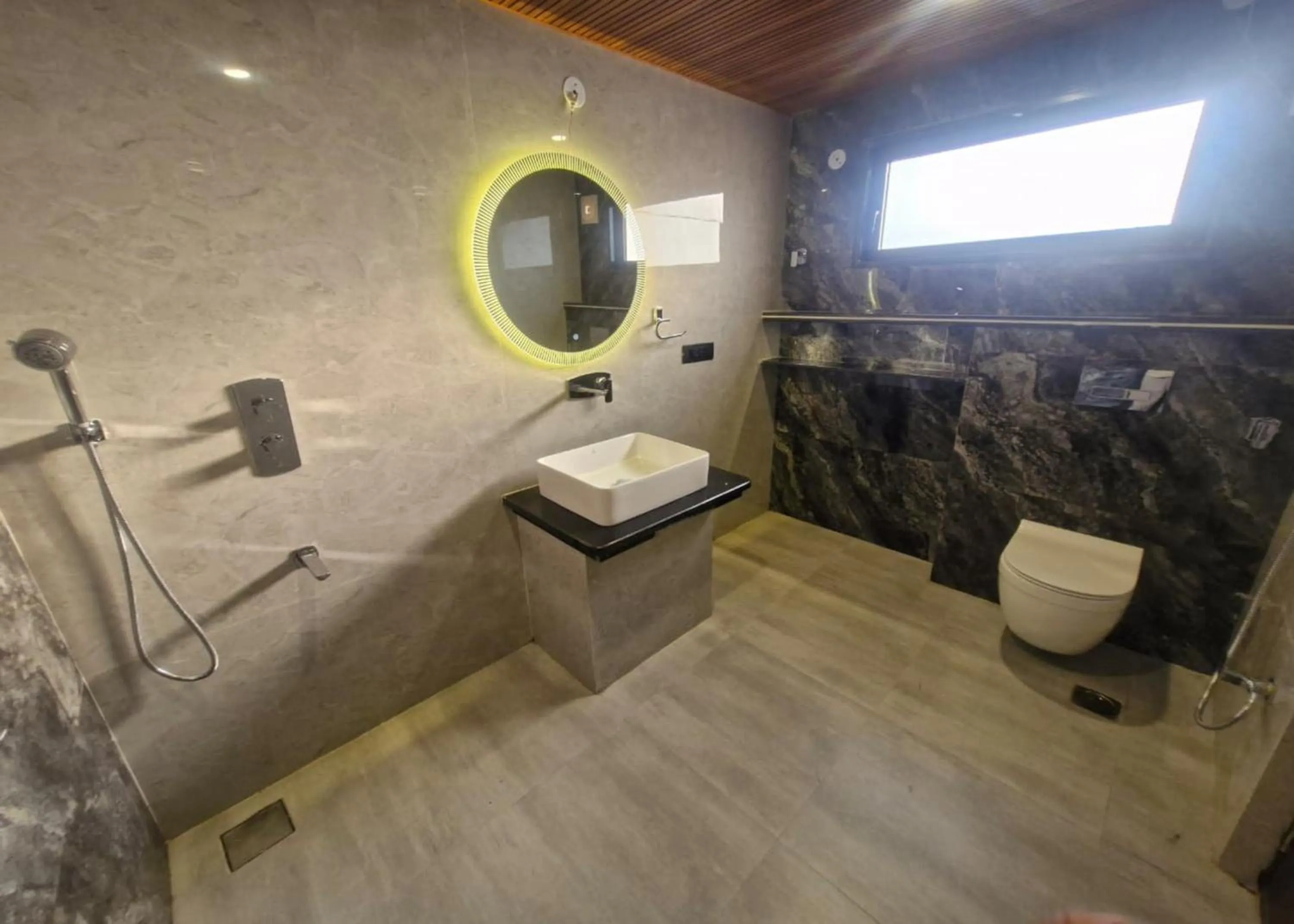 Toilet in Hotel Sanctuary Resort