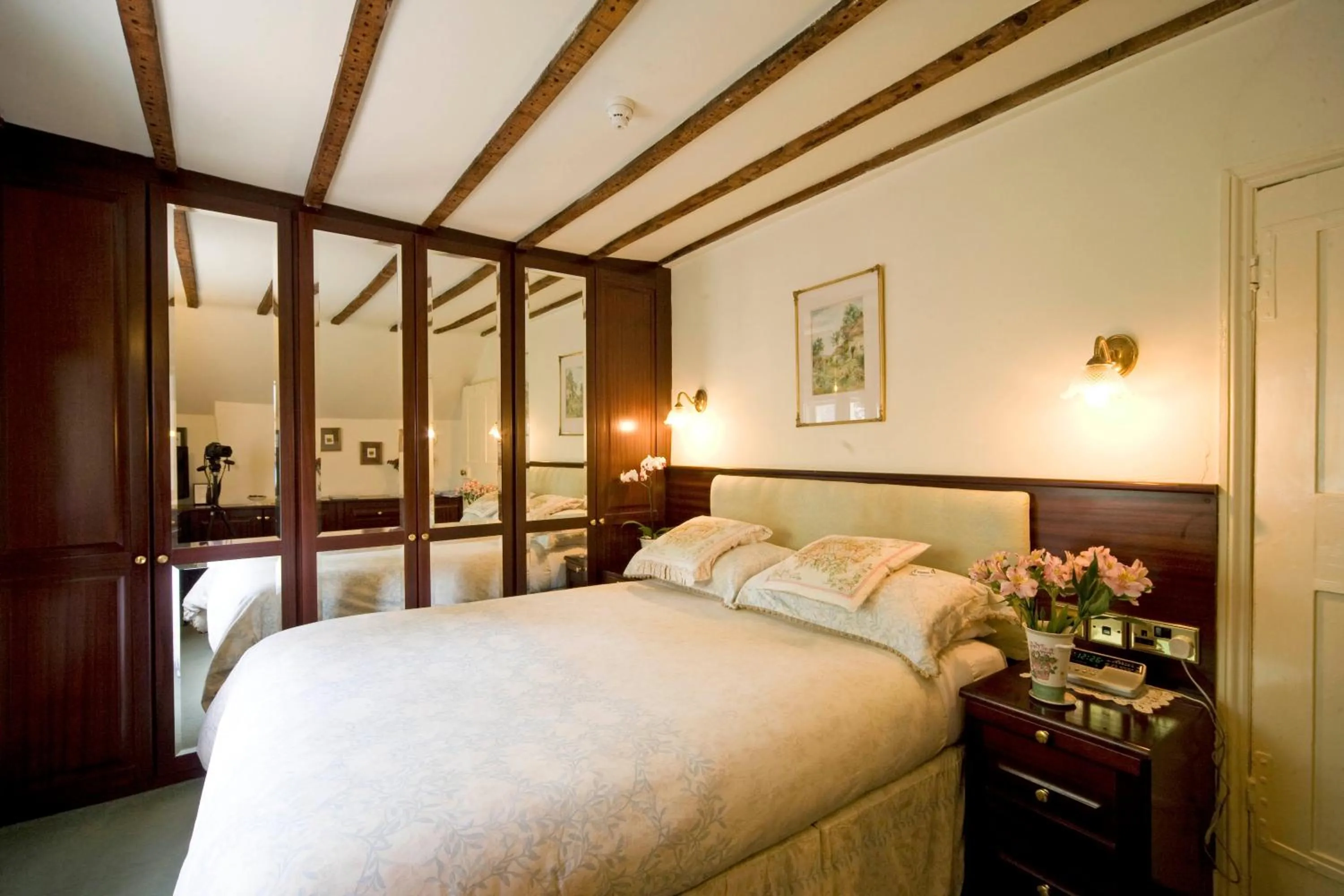 Photo of the whole room, Bed in Park Cottage