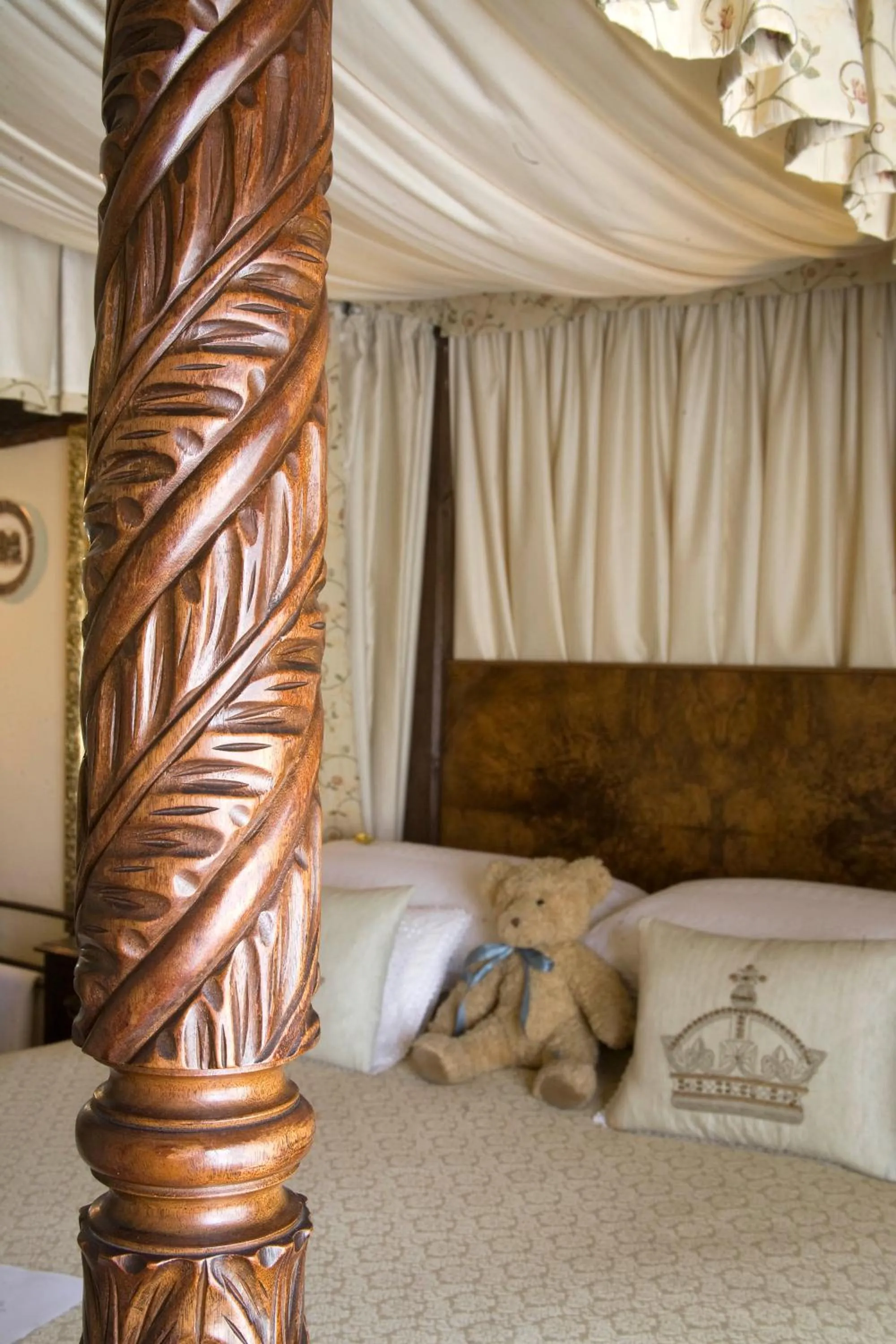 Decorative detail, Bed in Park Cottage