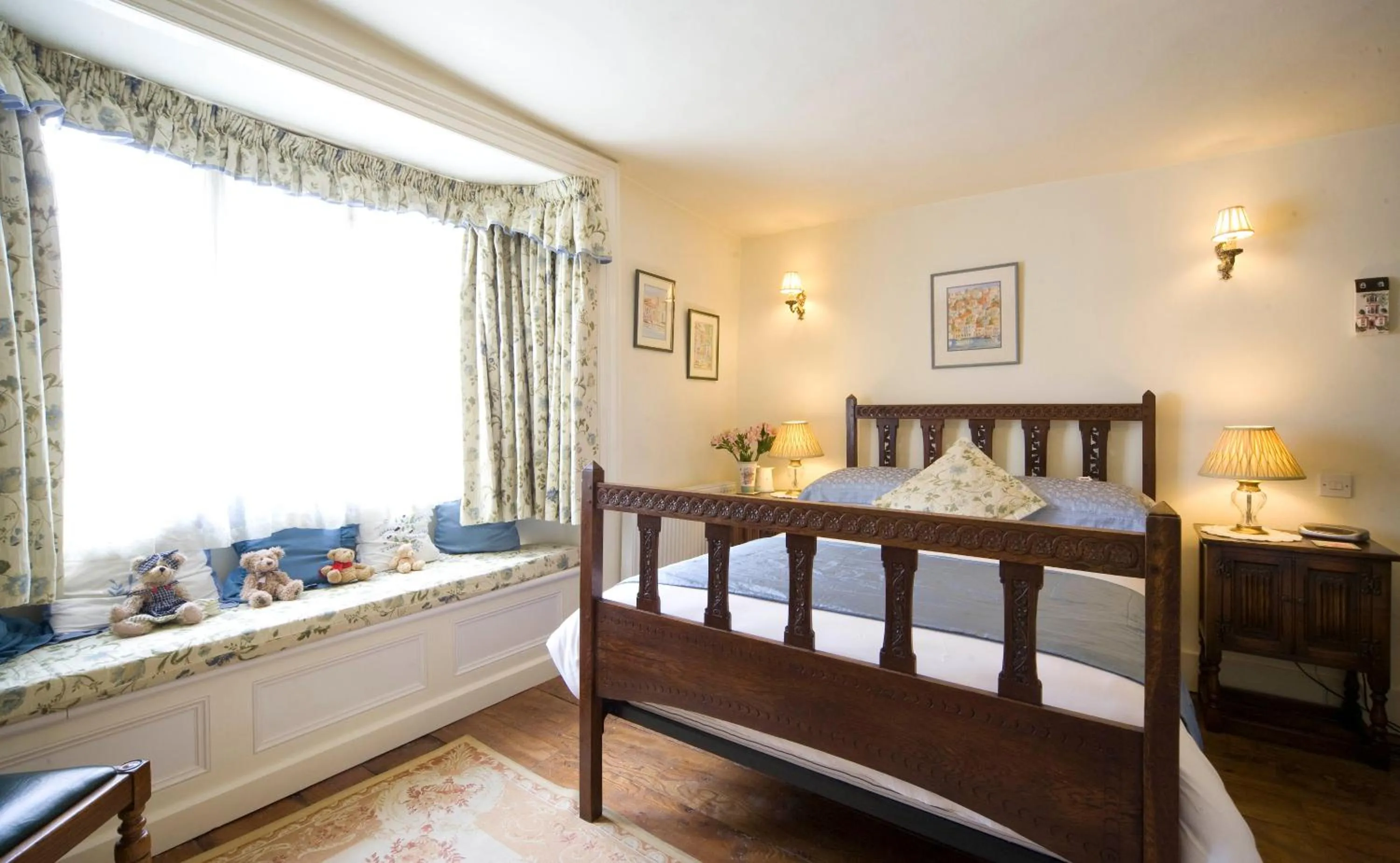 Photo of the whole room, Bed in Park Cottage