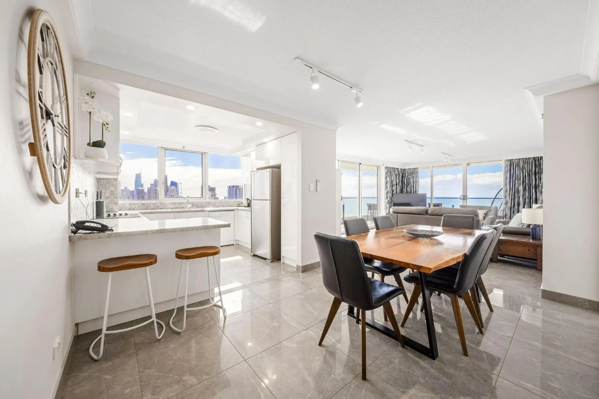 Kitchen or kitchenette in ULTIQA Beach Haven on Broadbeach