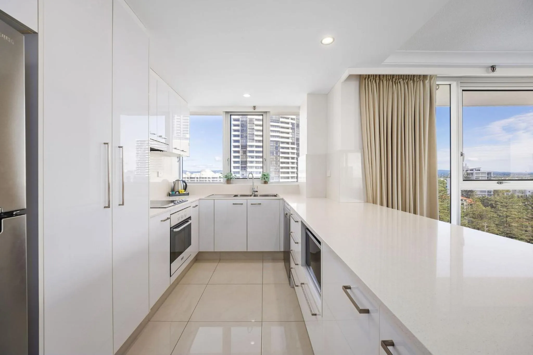 Kitchen or kitchenette in ULTIQA Beach Haven on Broadbeach