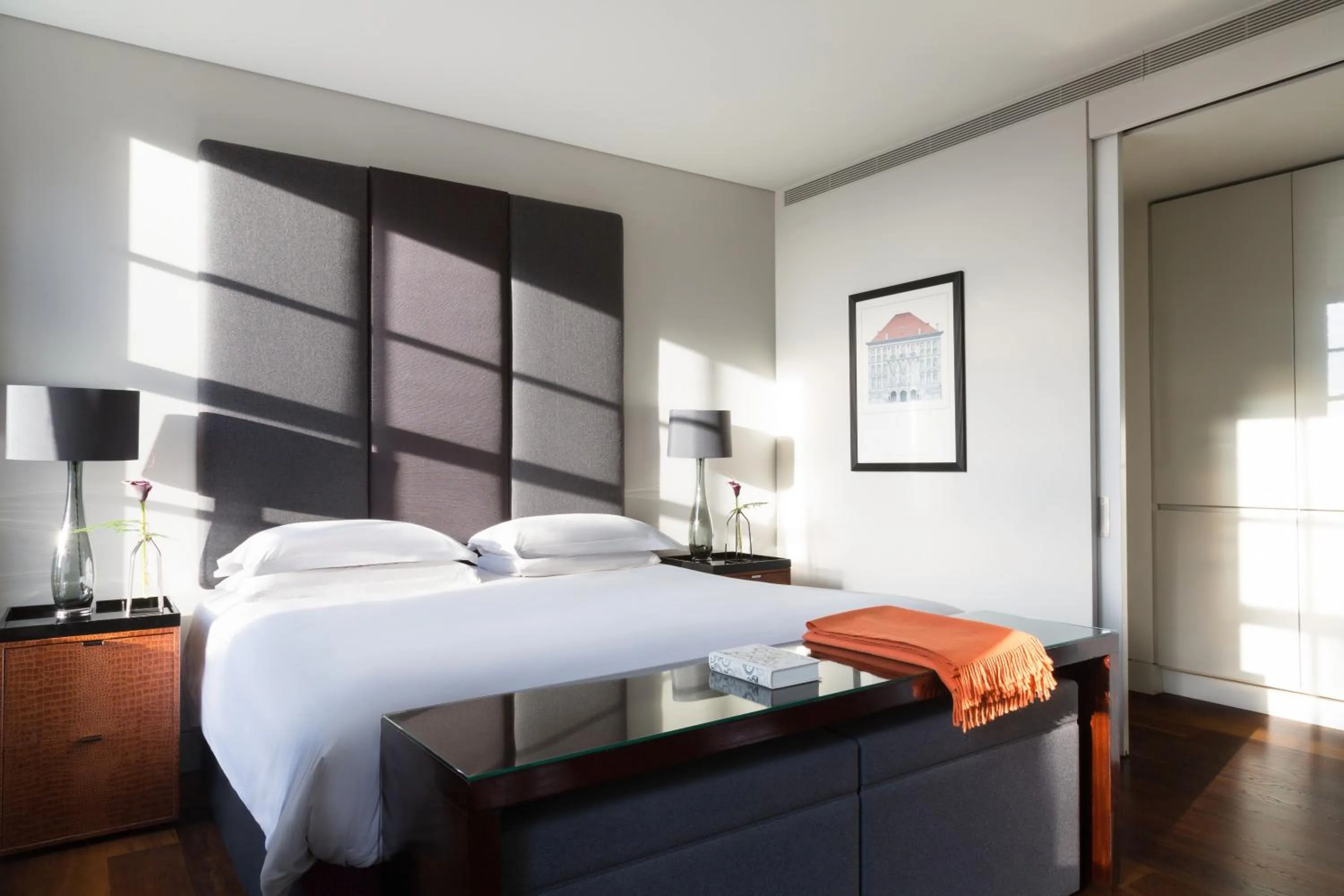 Bedroom, Bed in Grosvenor House Suites