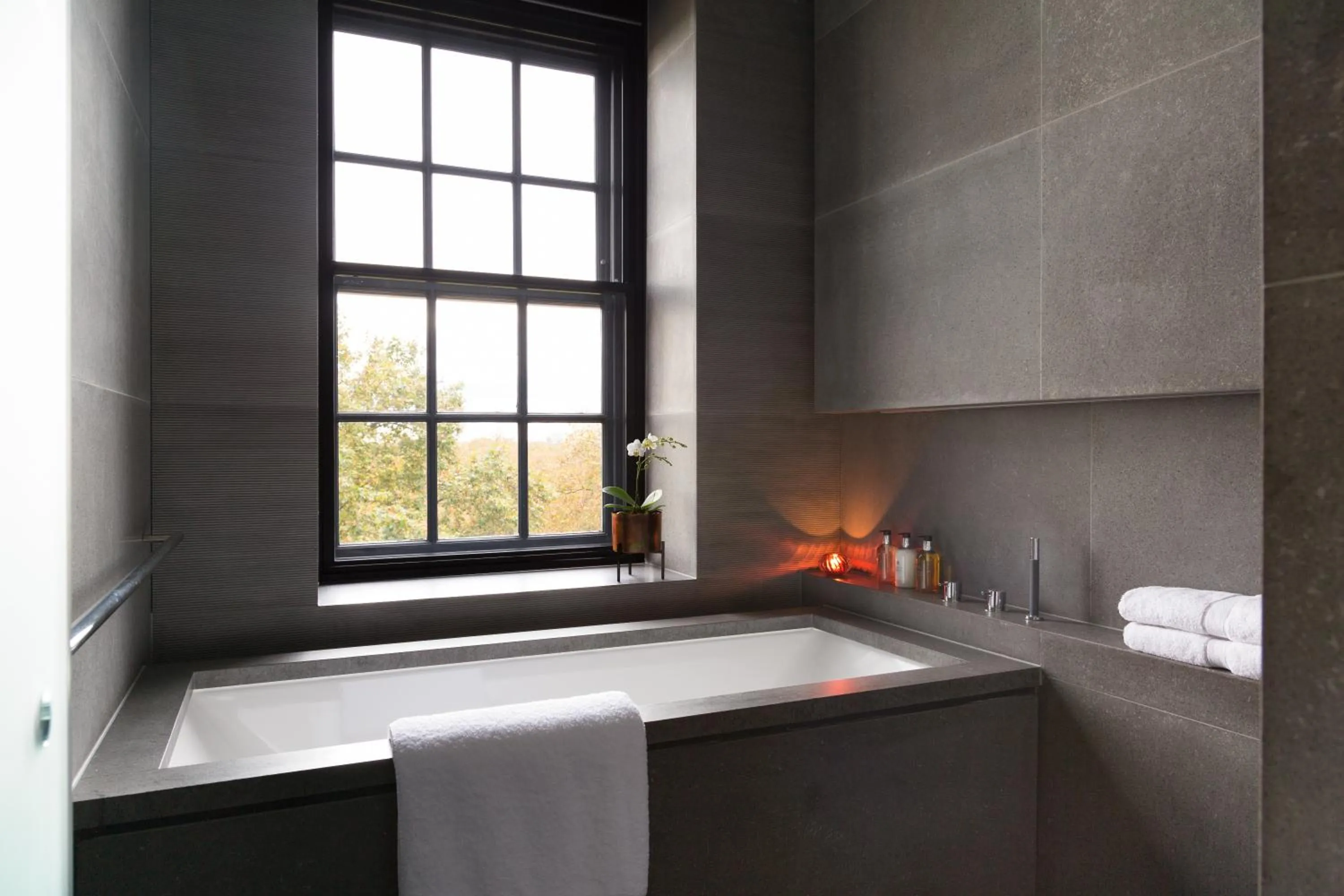 Bathroom in Grosvenor House Suites