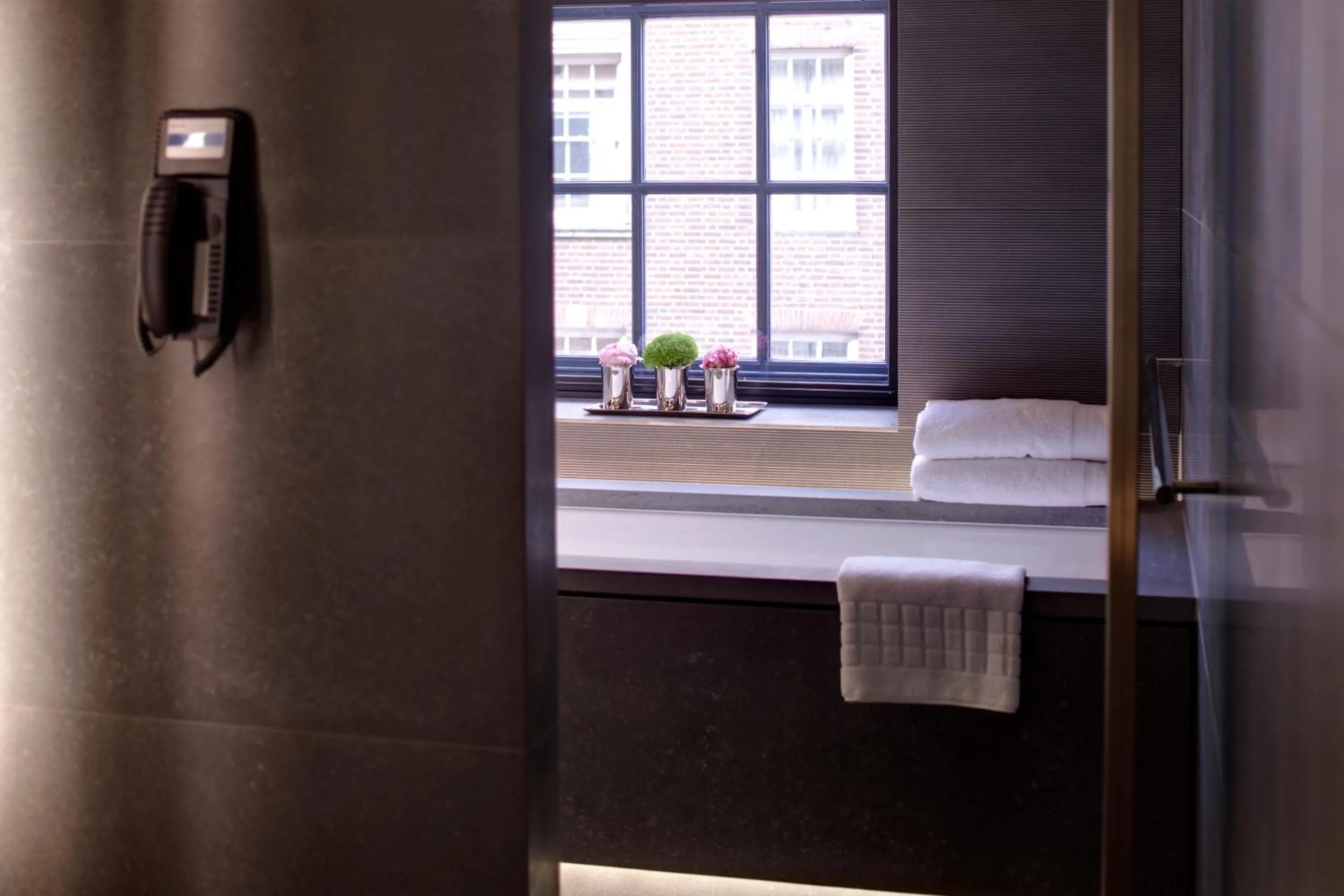 Bathroom in Grosvenor House Suites