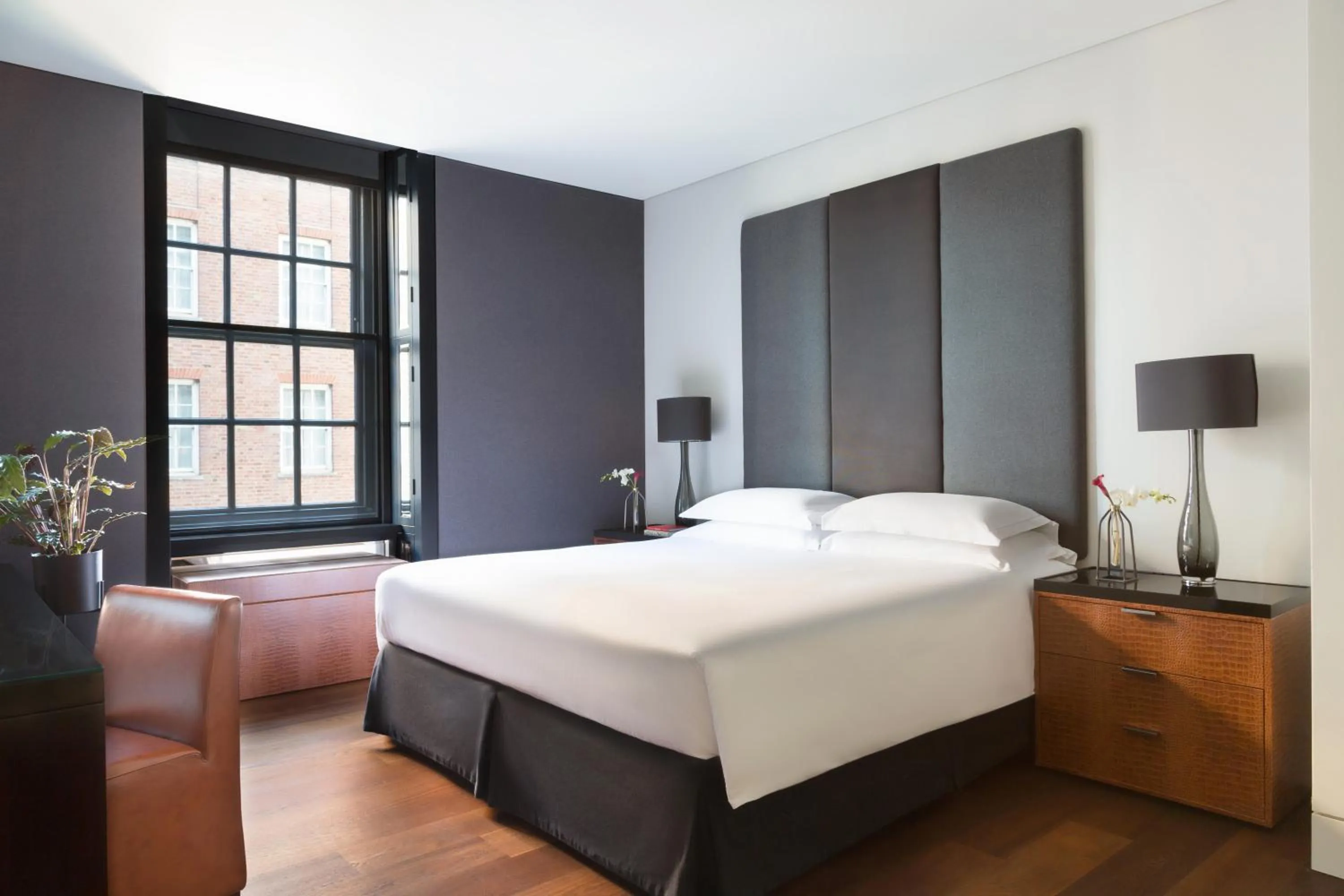 Bedroom, Bed in Grosvenor House Suites