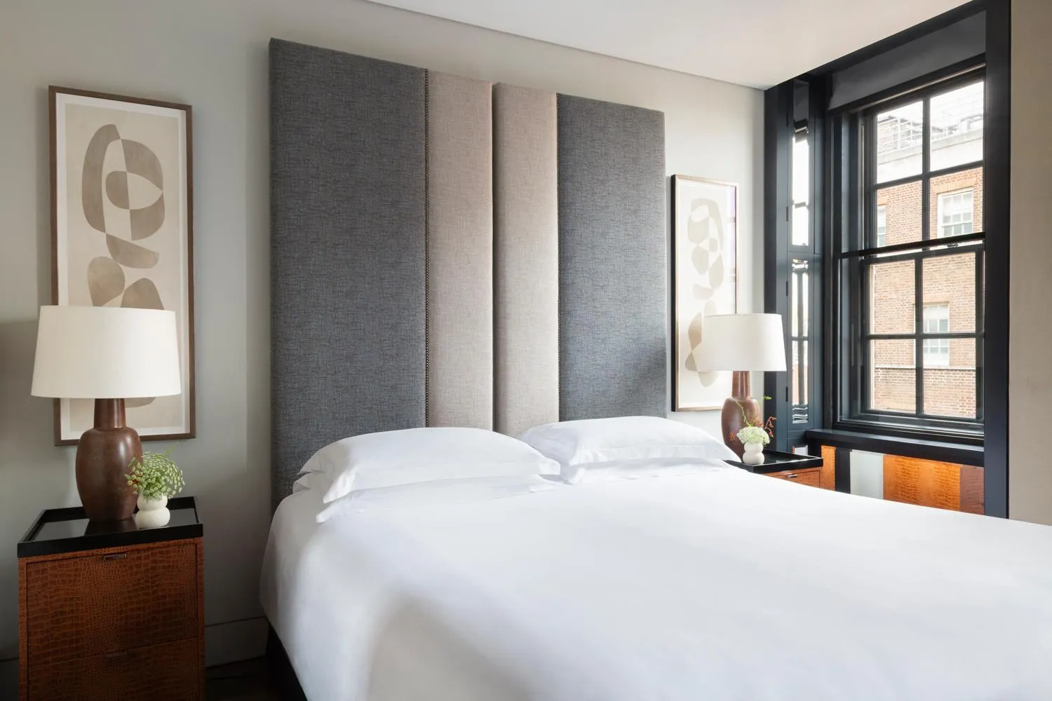 Bedroom, Bed in Grosvenor House Suites