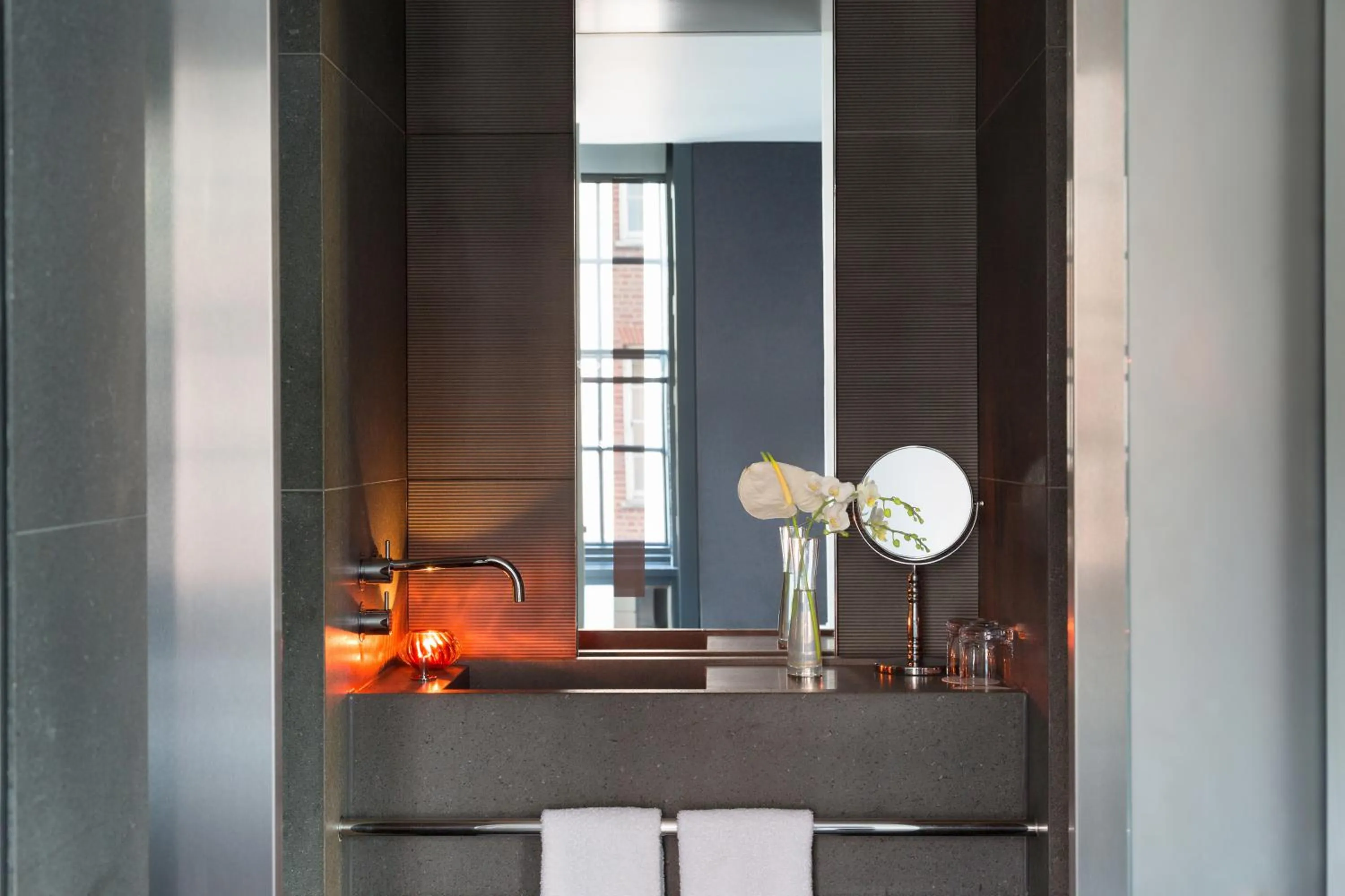 Bathroom in Grosvenor House Suites