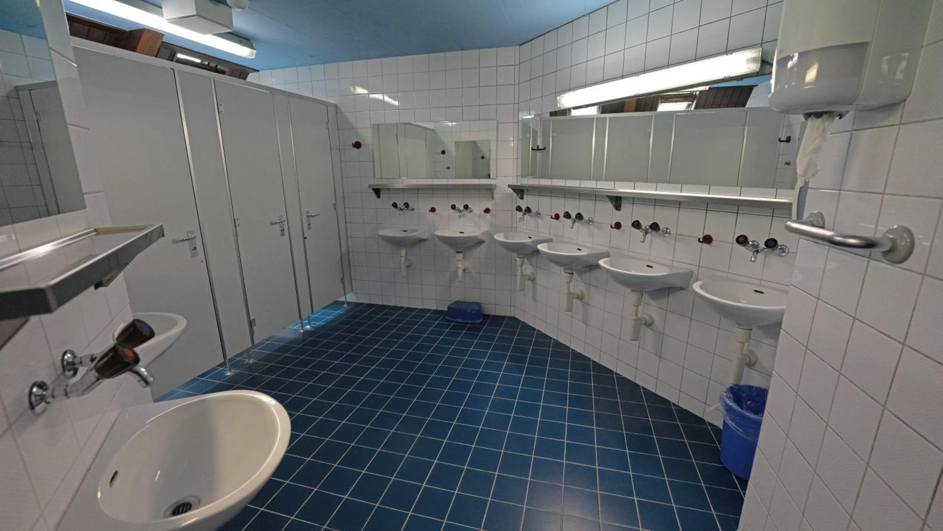 Bathroom in Delémont Youth Hostel