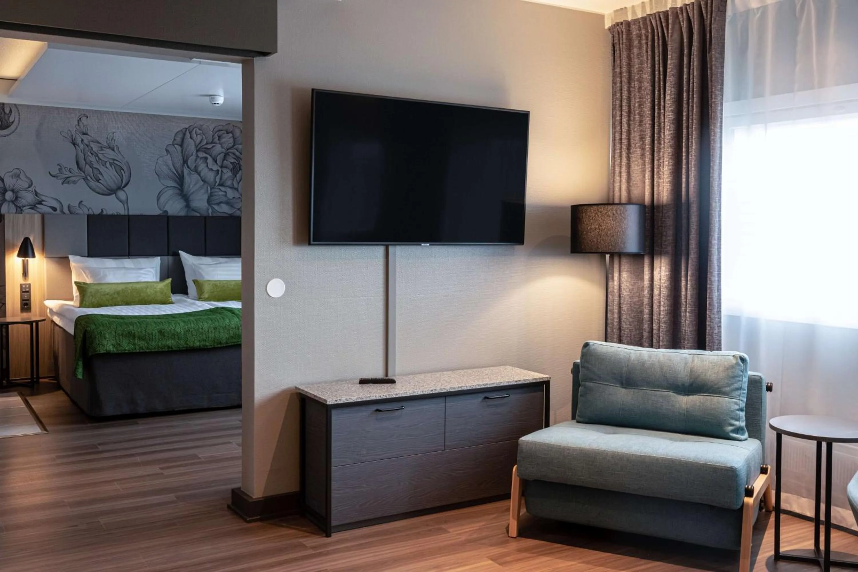 Photo of the whole room, Bed in Scandic Pasila