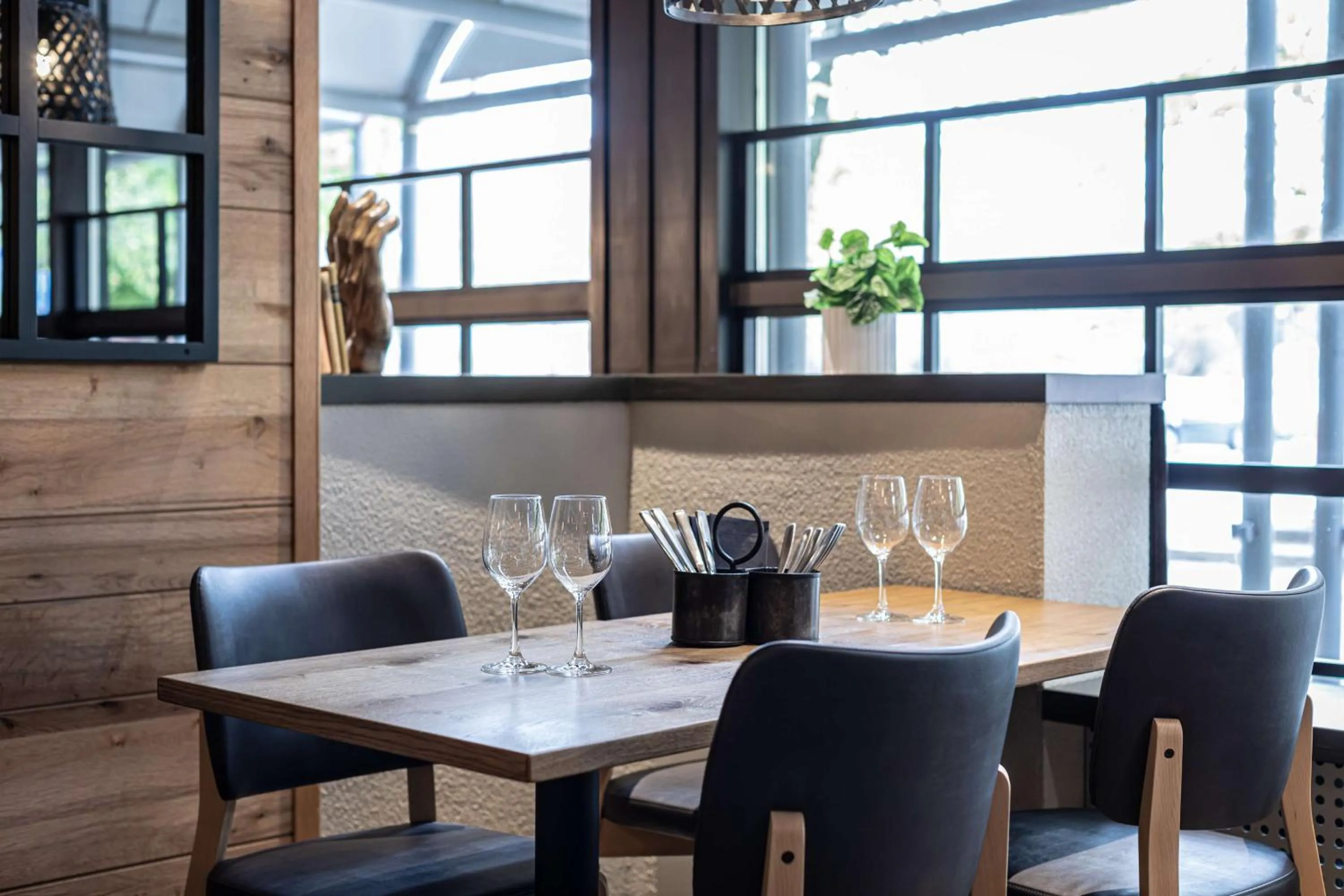 Restaurant/places to eat in Scandic Pasila