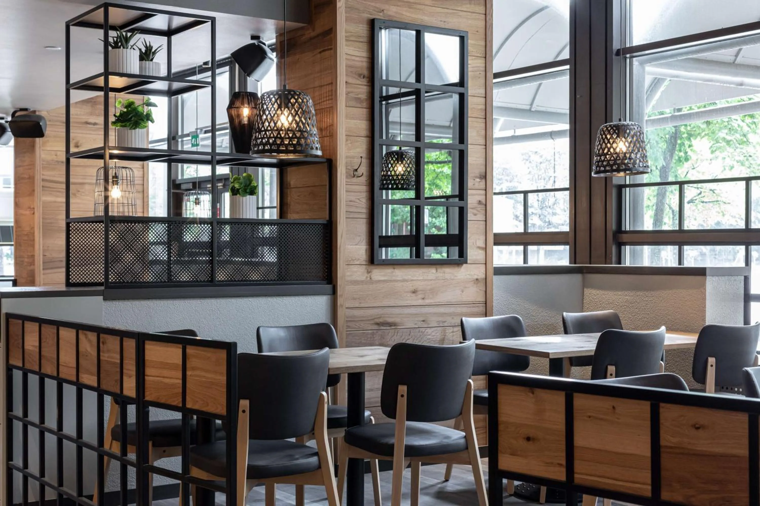 Restaurant/places to eat in Scandic Pasila