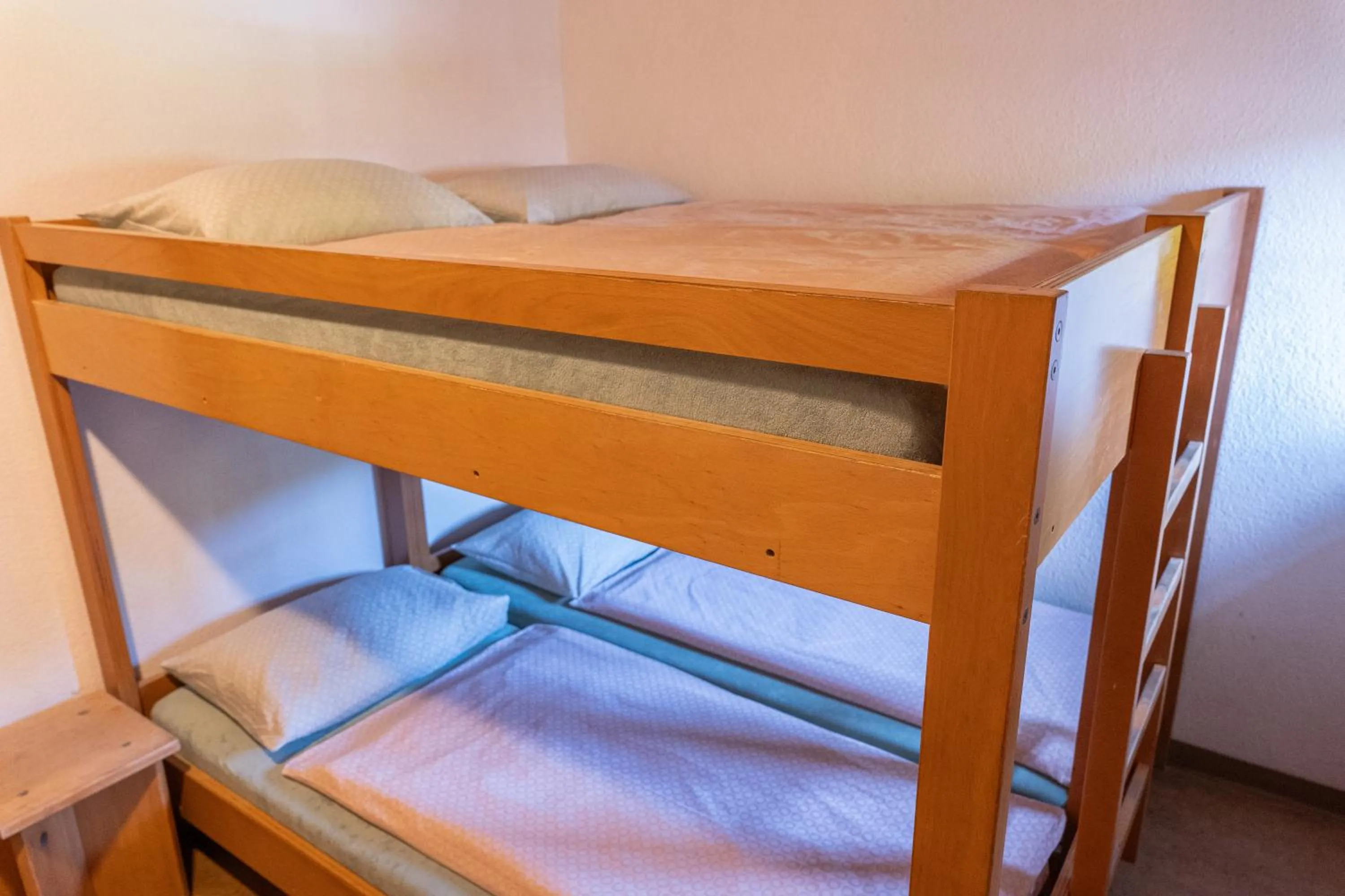 Photo of the whole room, Bed in Brugg Youth Hostel