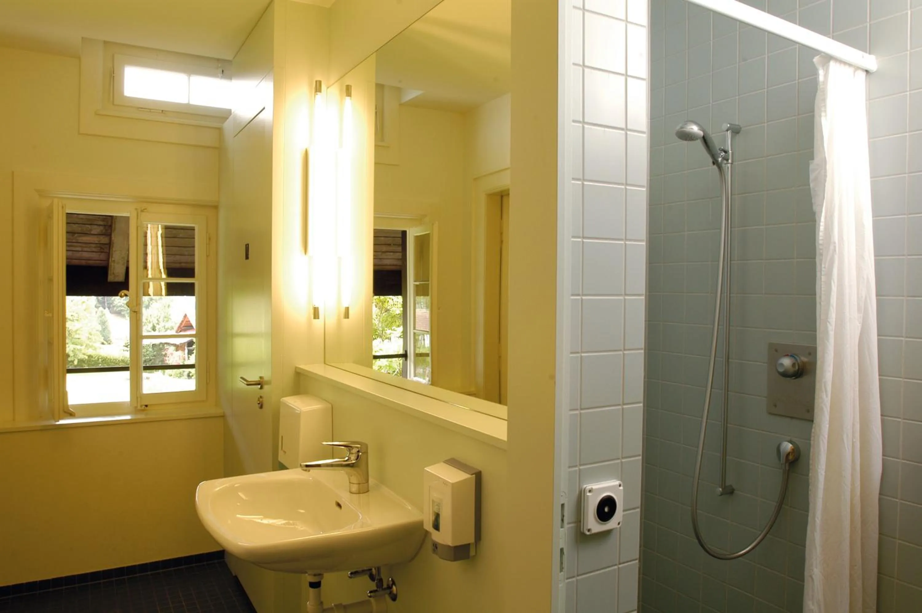 Bathroom in Leissigen Youth Hostel