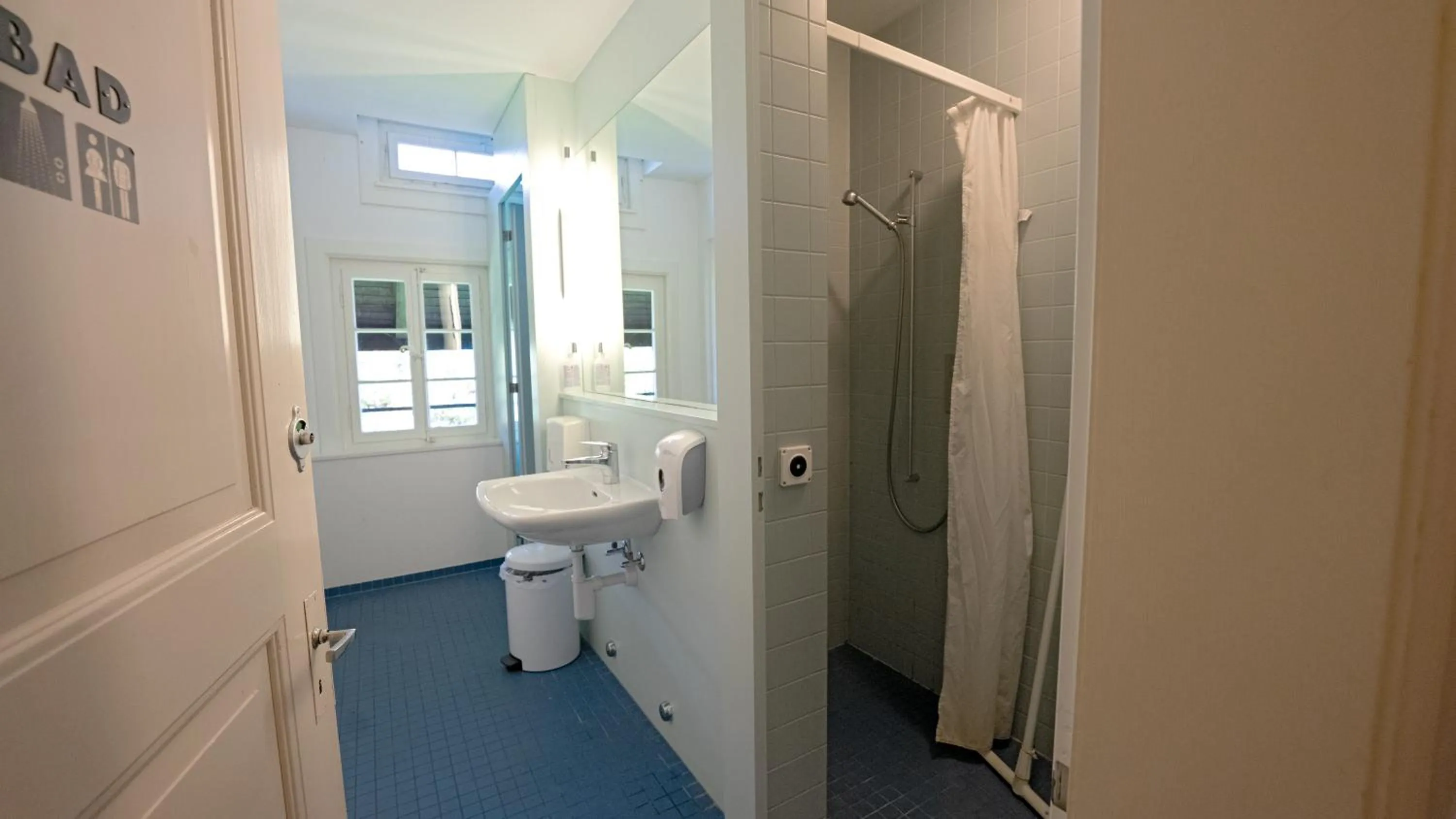 Bathroom in Leissigen Youth Hostel