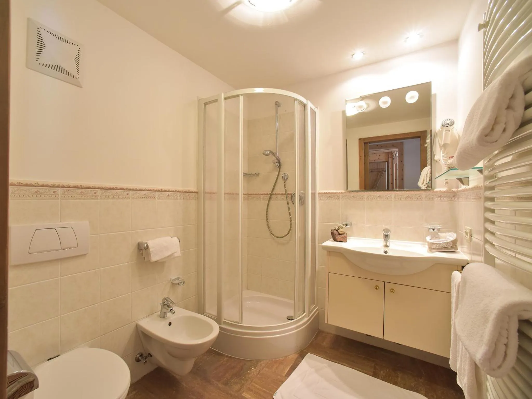 Shower in Residence Salvan