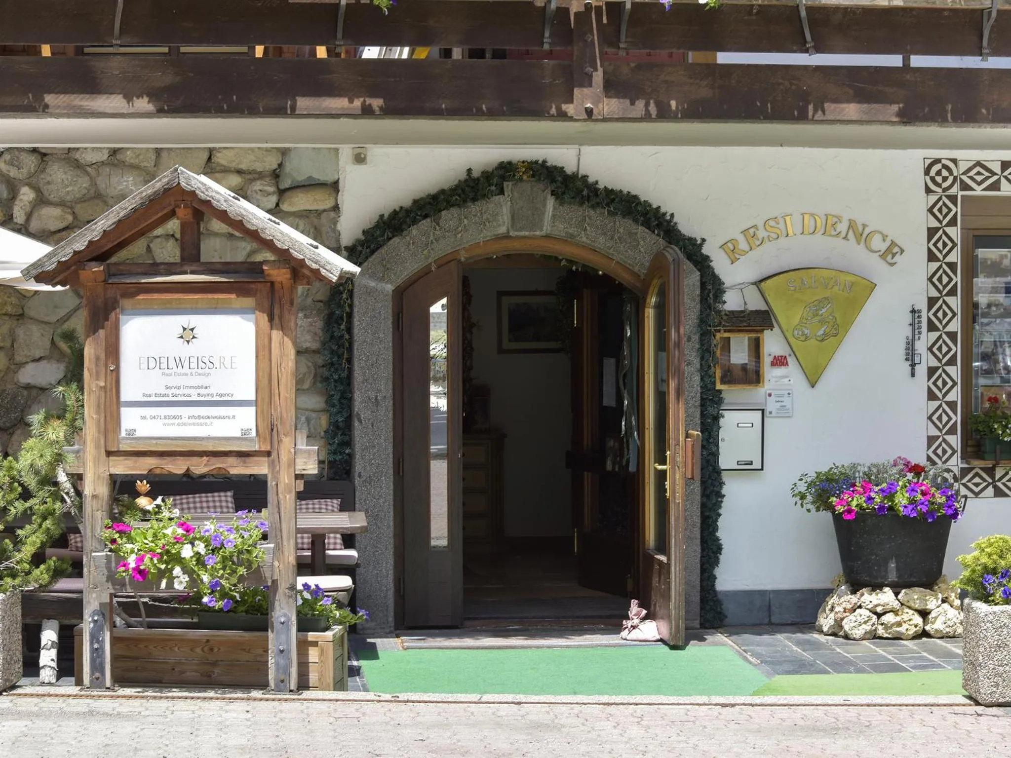 Facade/entrance in Residence Salvan