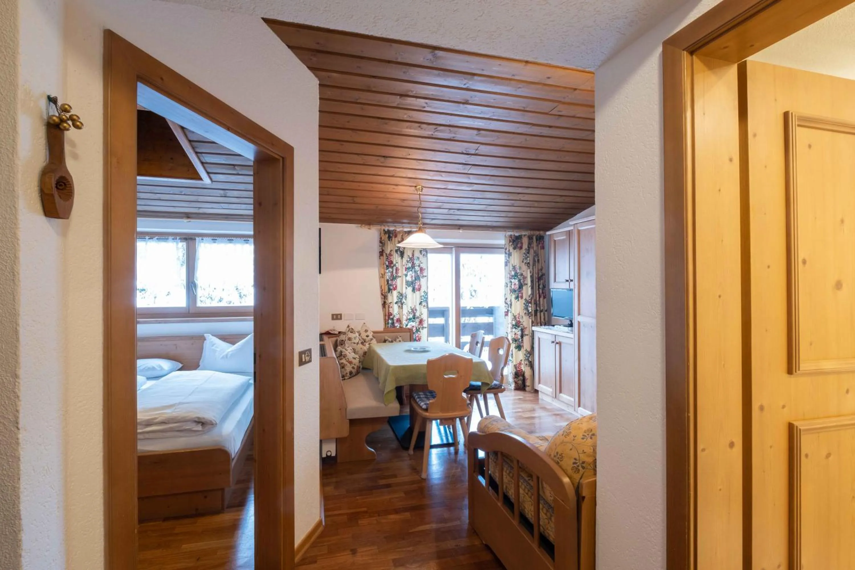 Dining area, Bed in Residence Salvan