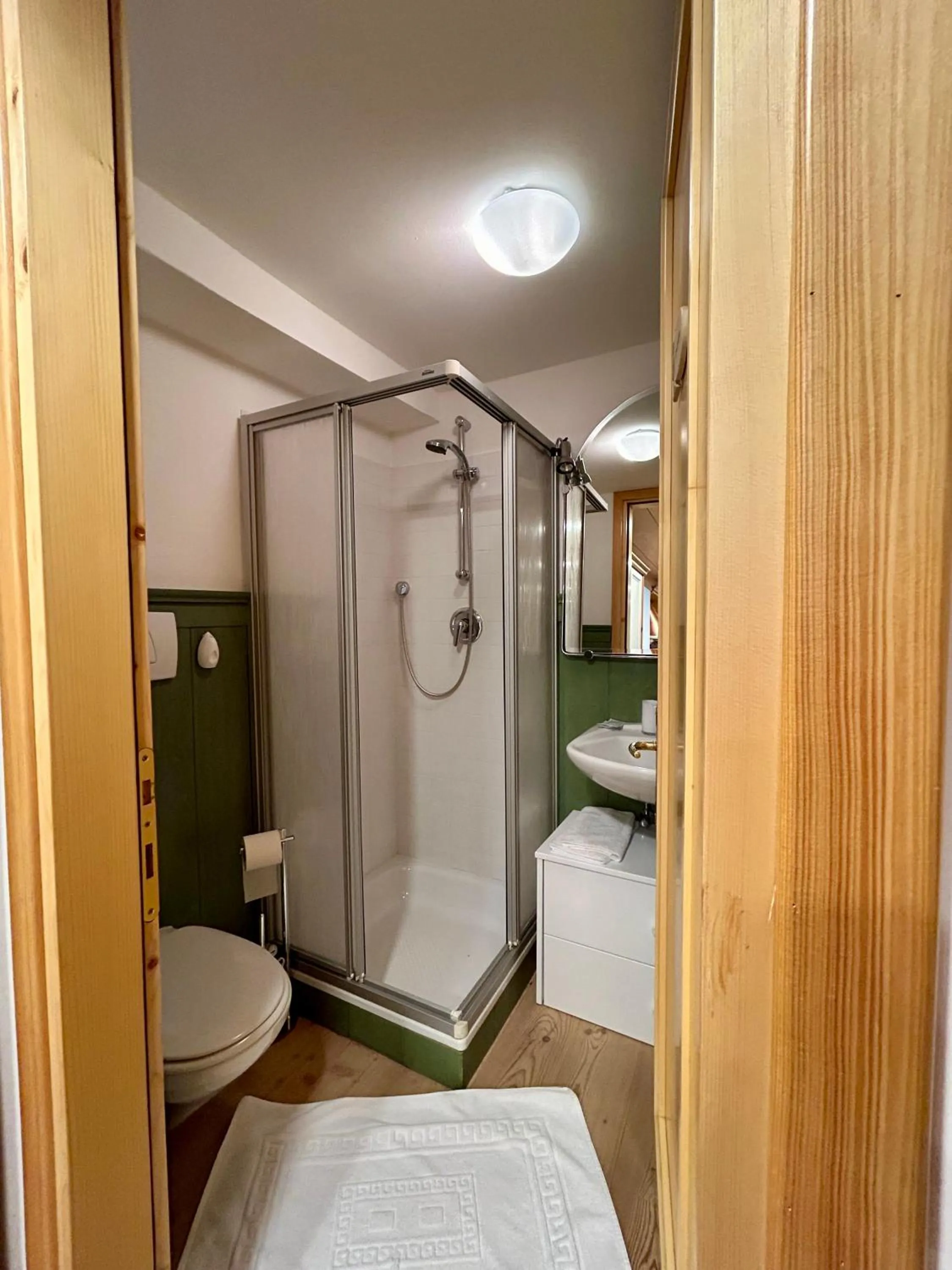 Shower, Bed in Residence Salvan