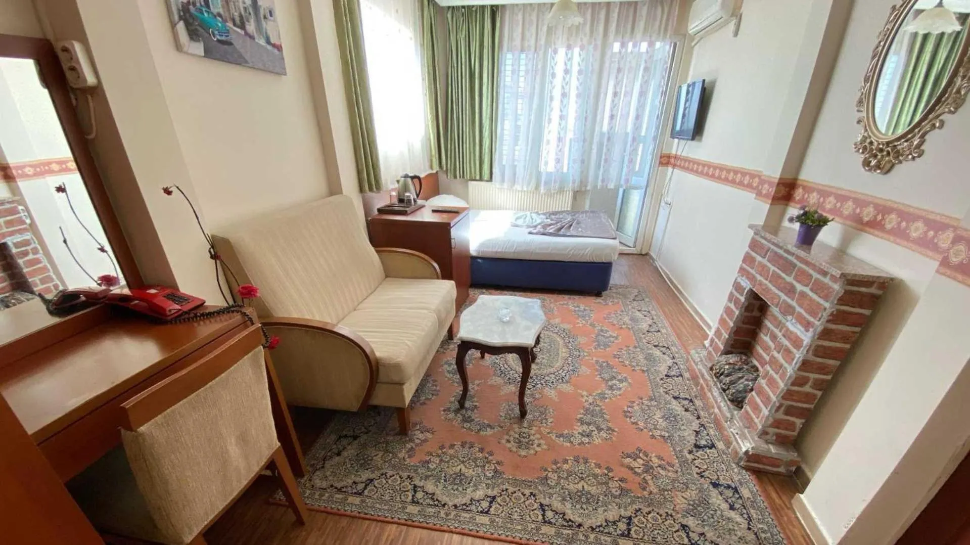 Photo of the whole room, Bed in Kadikoy Kervansaray Hotel