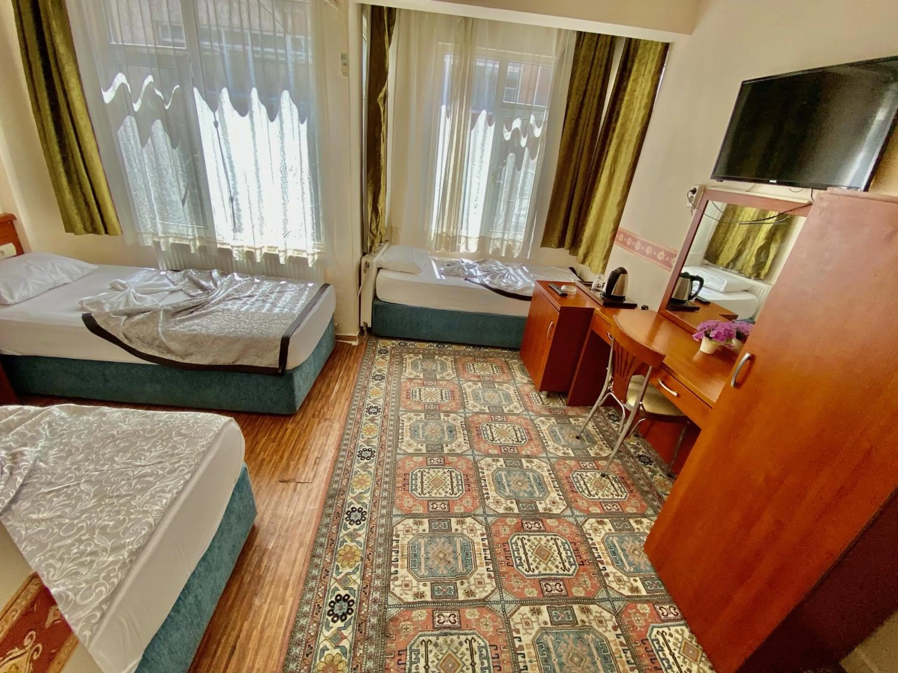 Photo of the whole room, Bed in Kadikoy Kervansaray Hotel