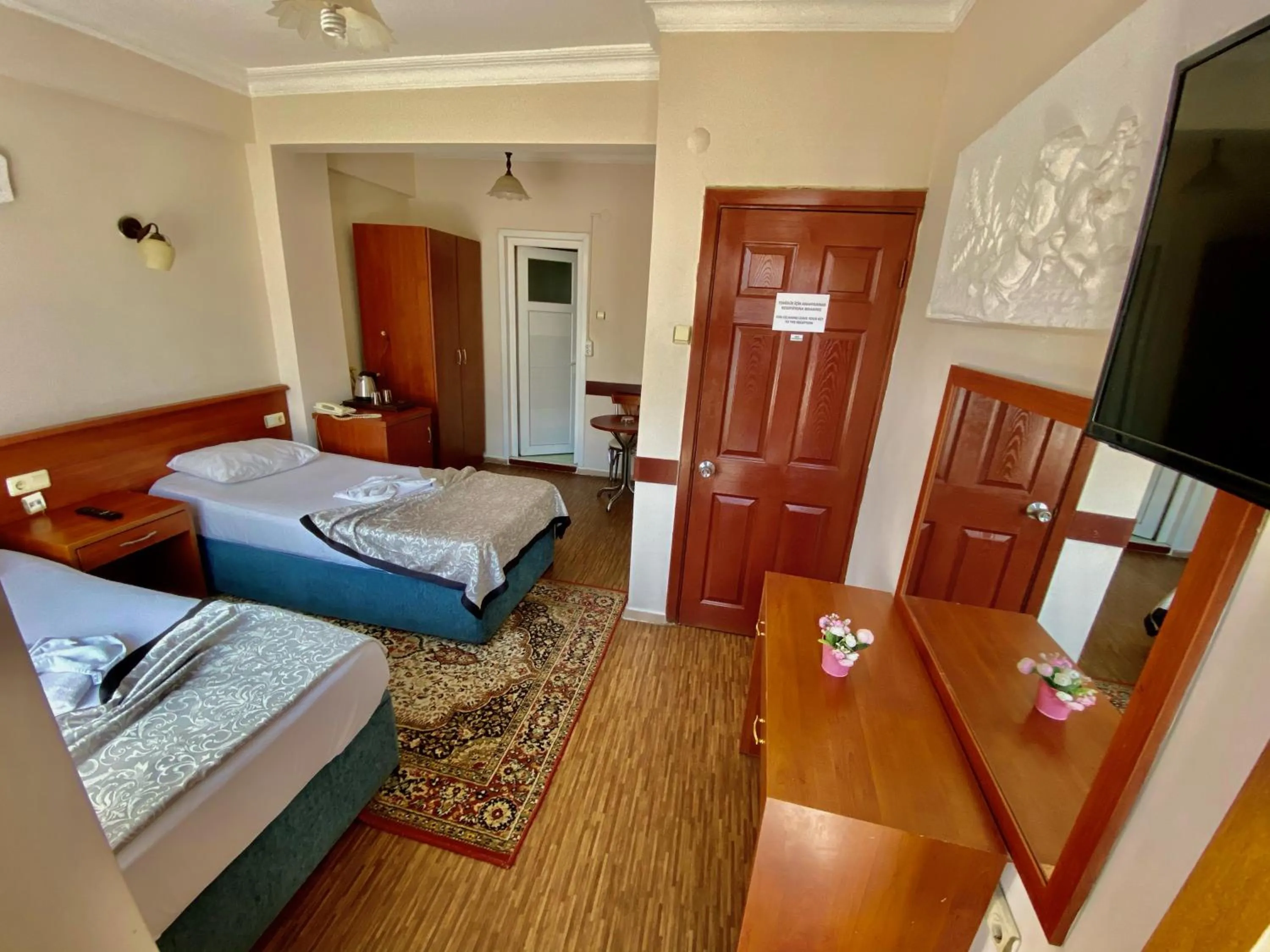Photo of the whole room, Bed in Kadikoy Kervansaray Hotel