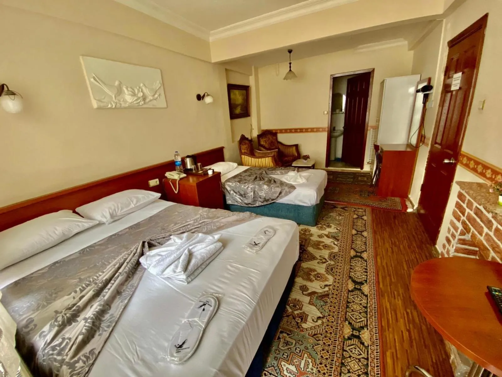 Photo of the whole room, Bed in Kadikoy Kervansaray Hotel