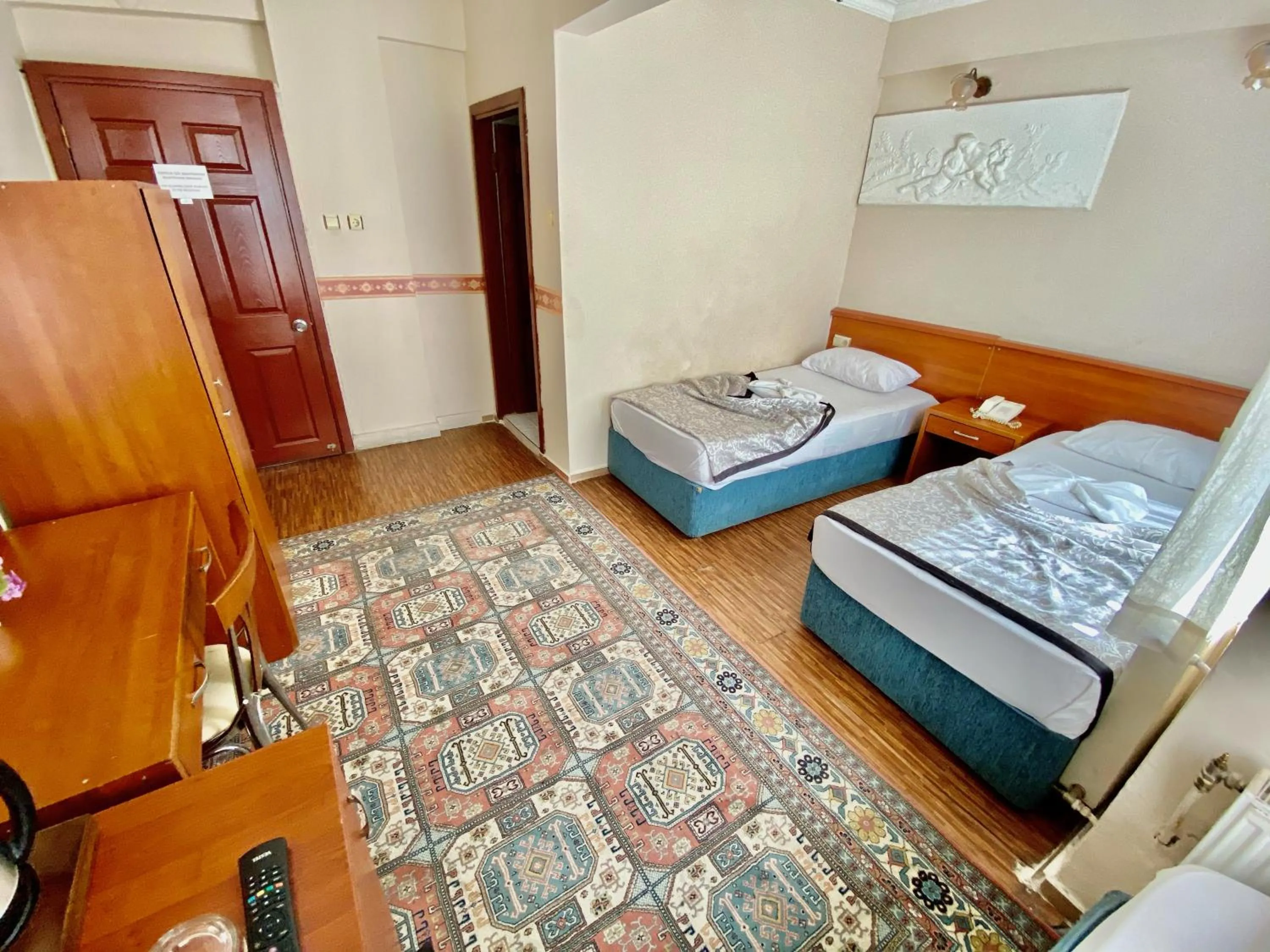 Photo of the whole room, Bed in Kadikoy Kervansaray Hotel