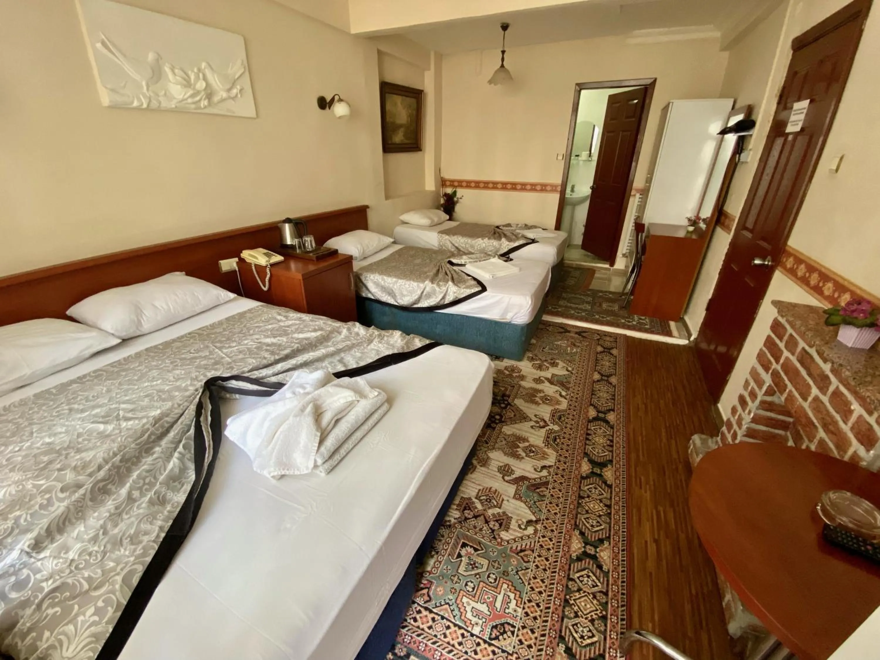 Photo of the whole room, Bed in Kadikoy Kervansaray Hotel