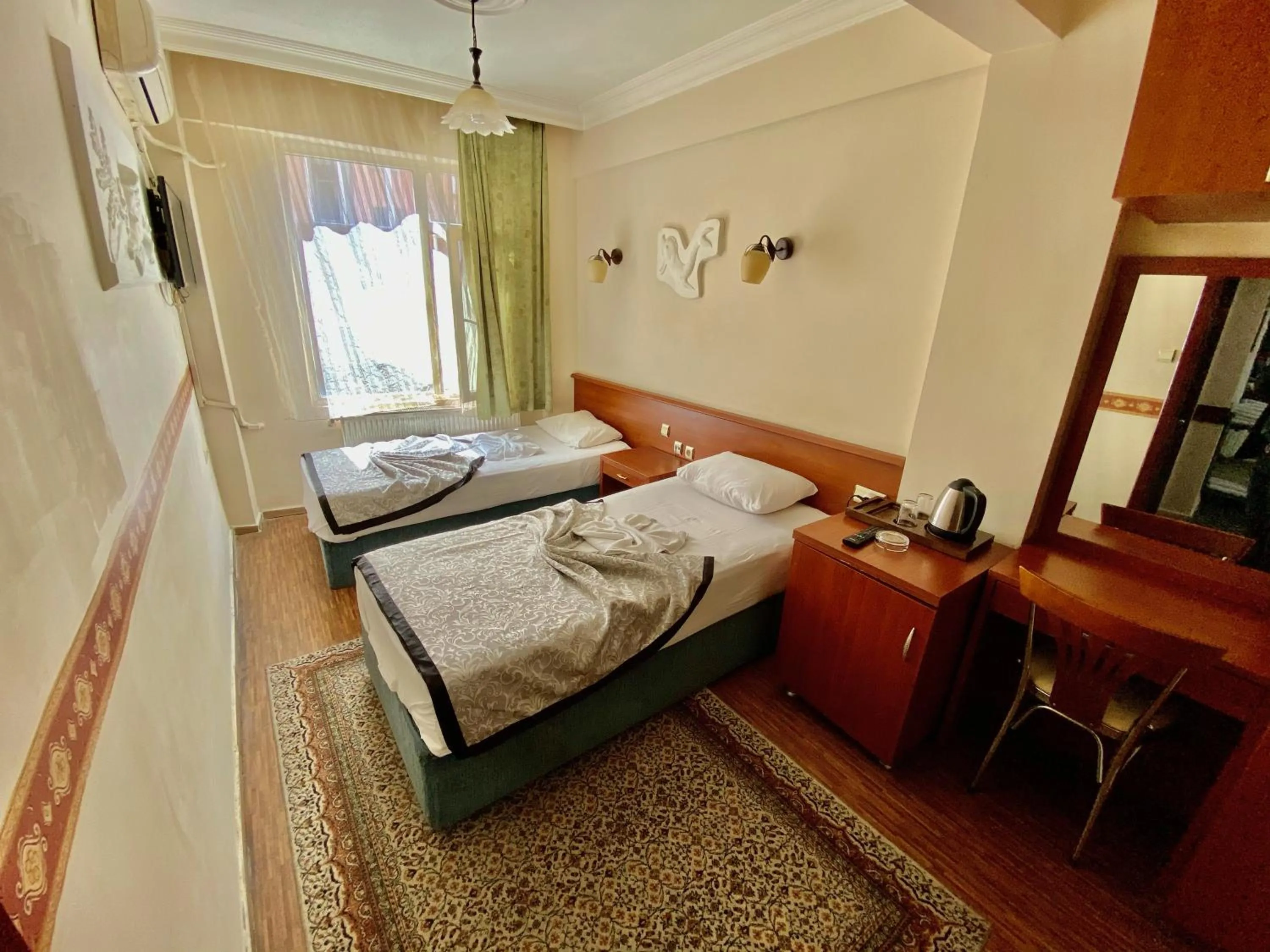 Photo of the whole room, Bed in Kadikoy Kervansaray Hotel