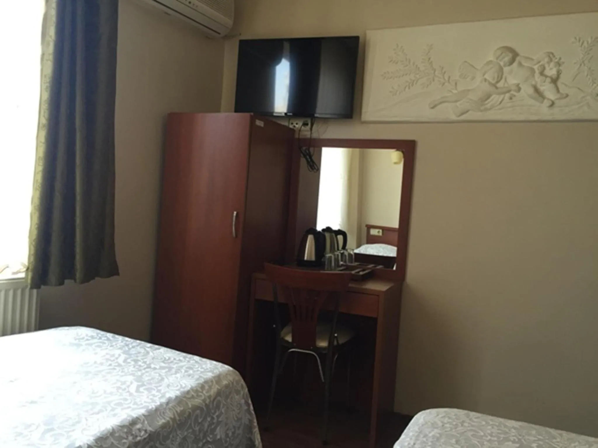 Bed in Kadikoy Kervansaray Hotel