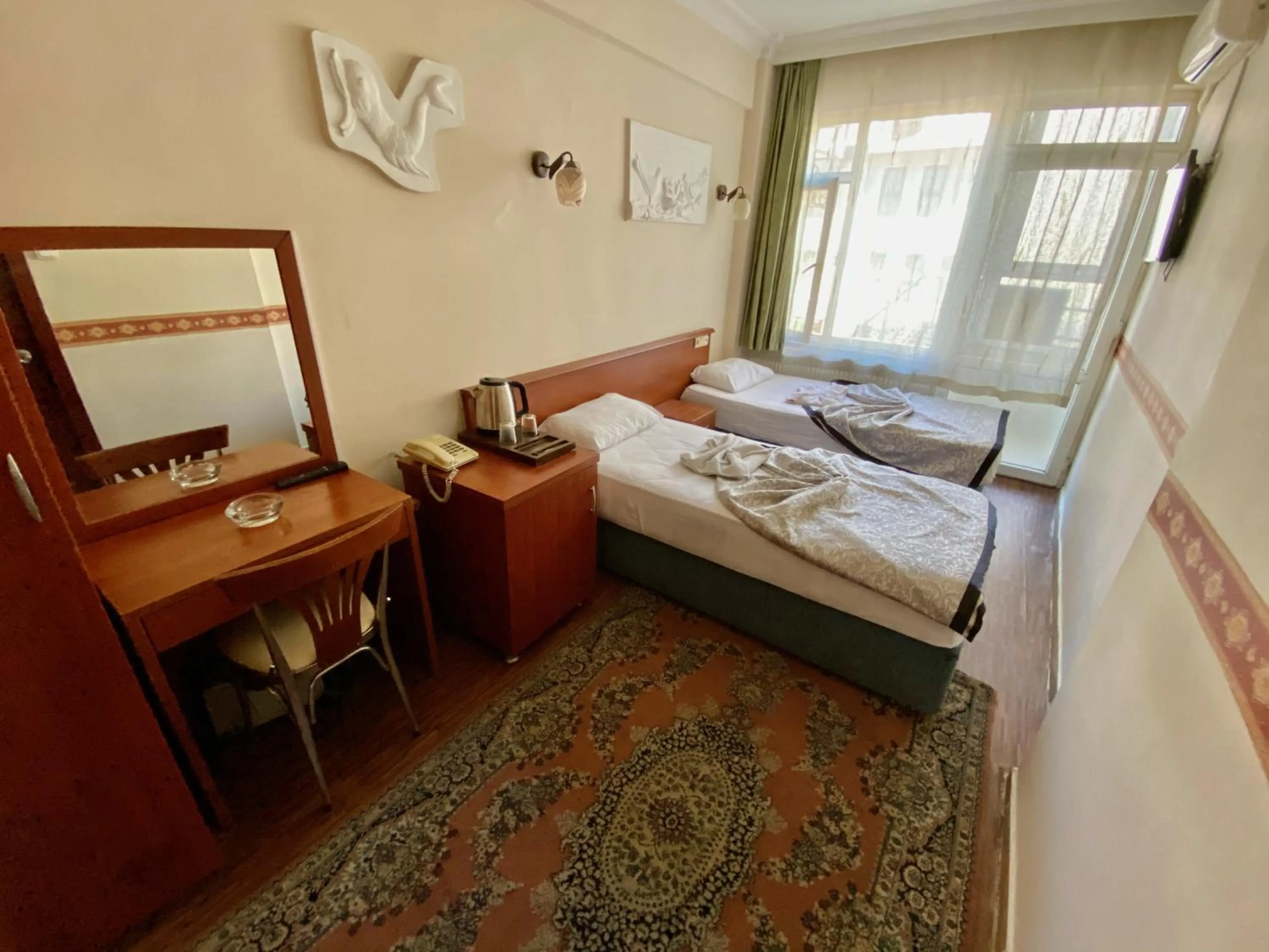 Photo of the whole room, Bed in Kadikoy Kervansaray Hotel