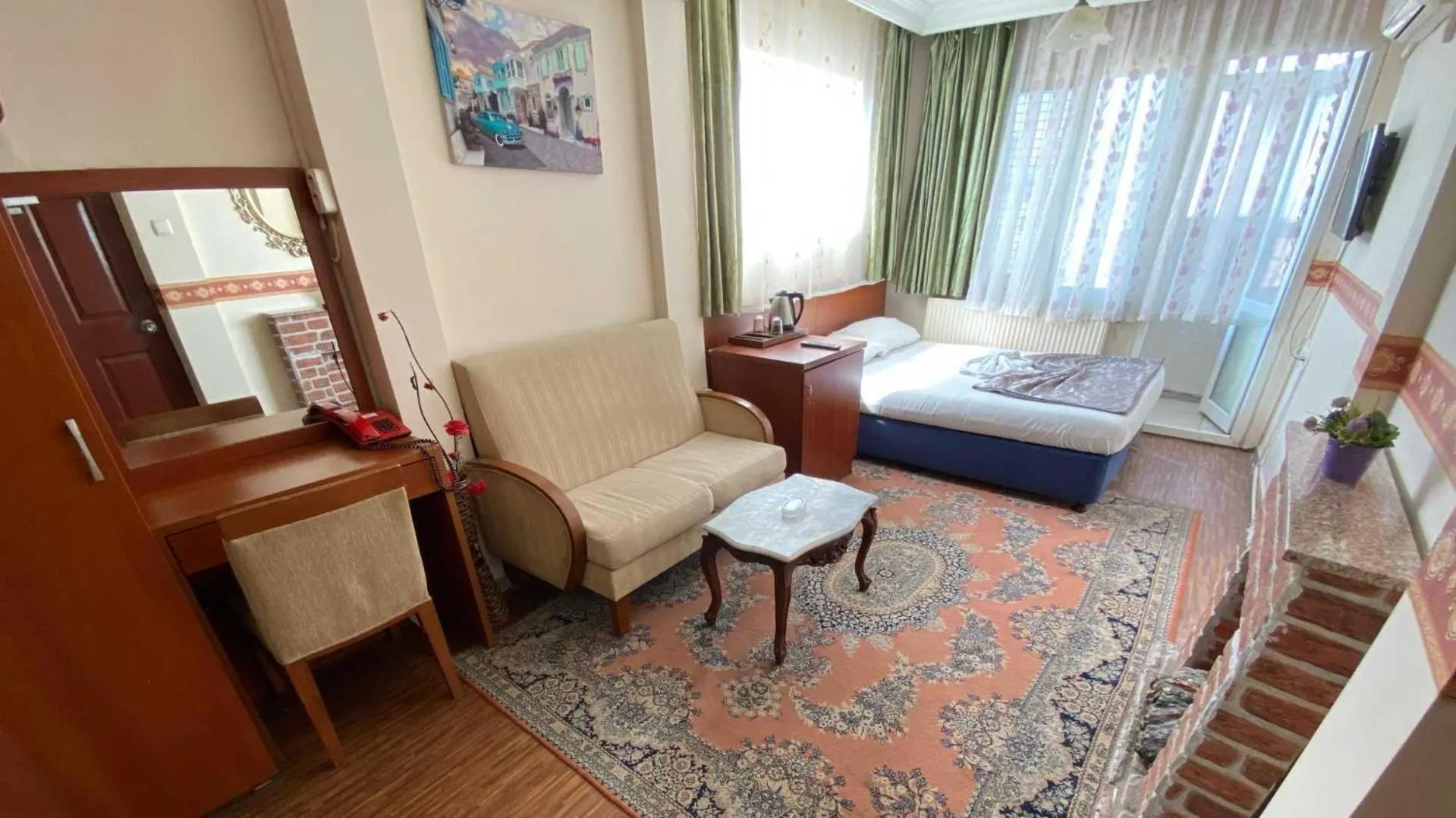 Photo of the whole room, Bed in Kadikoy Kervansaray Hotel