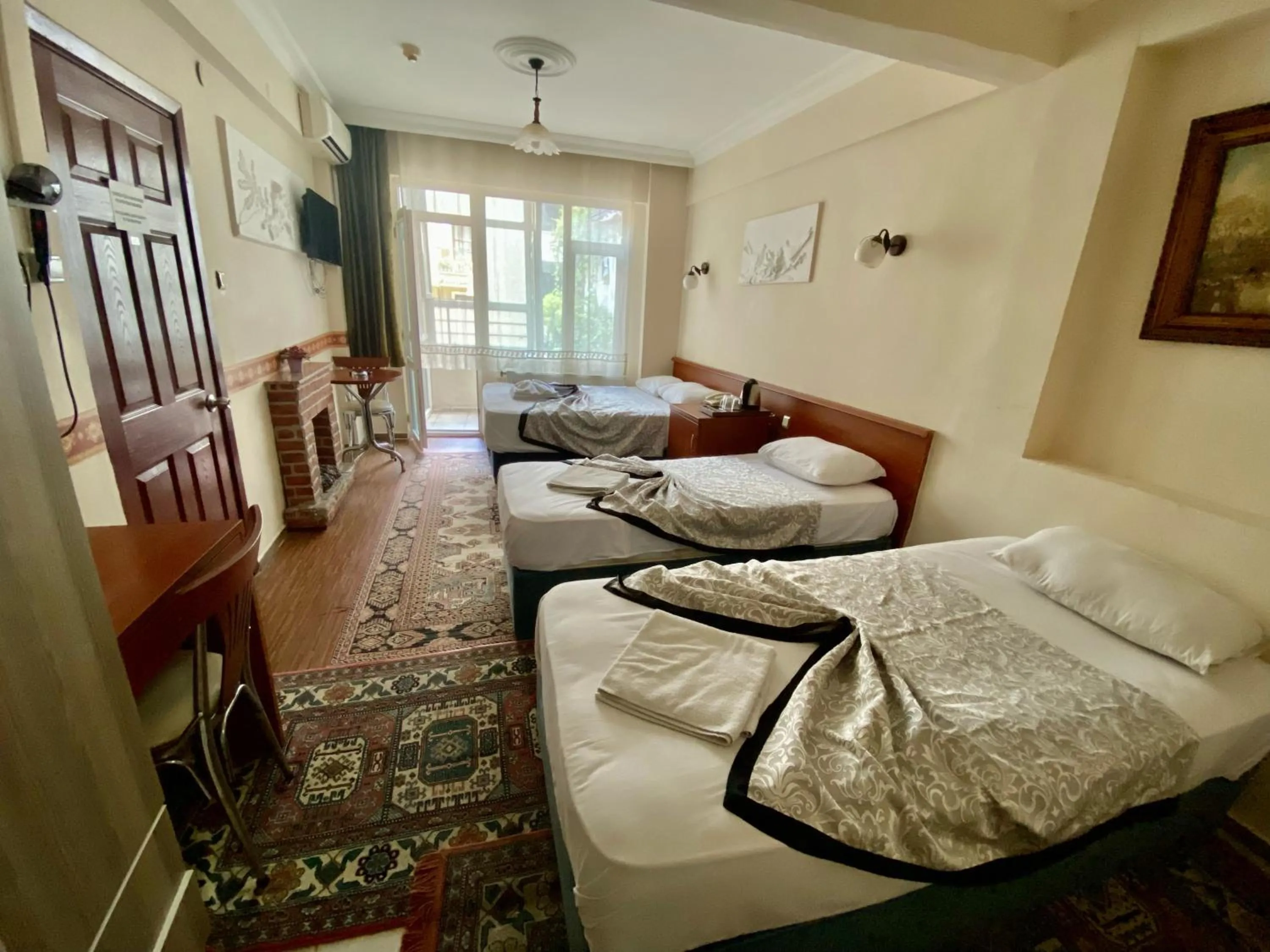 Photo of the whole room, Bed in Kadikoy Kervansaray Hotel