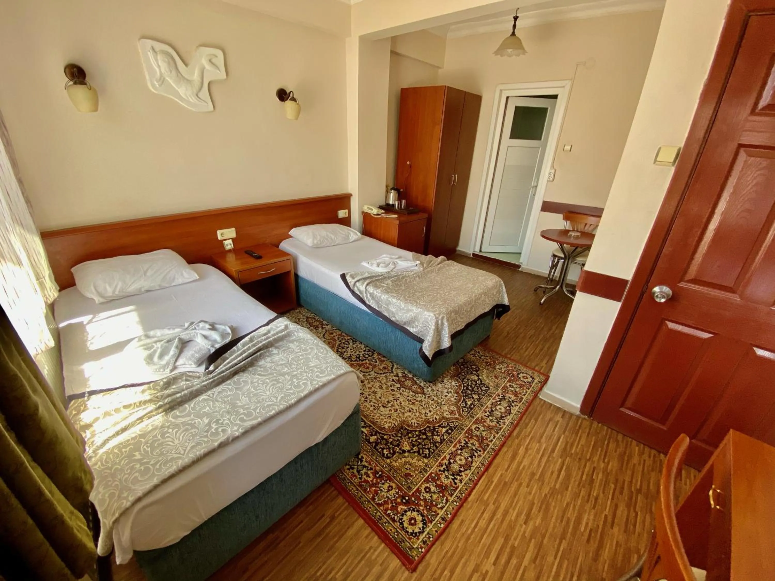Photo of the whole room, Bed in Kadikoy Kervansaray Hotel