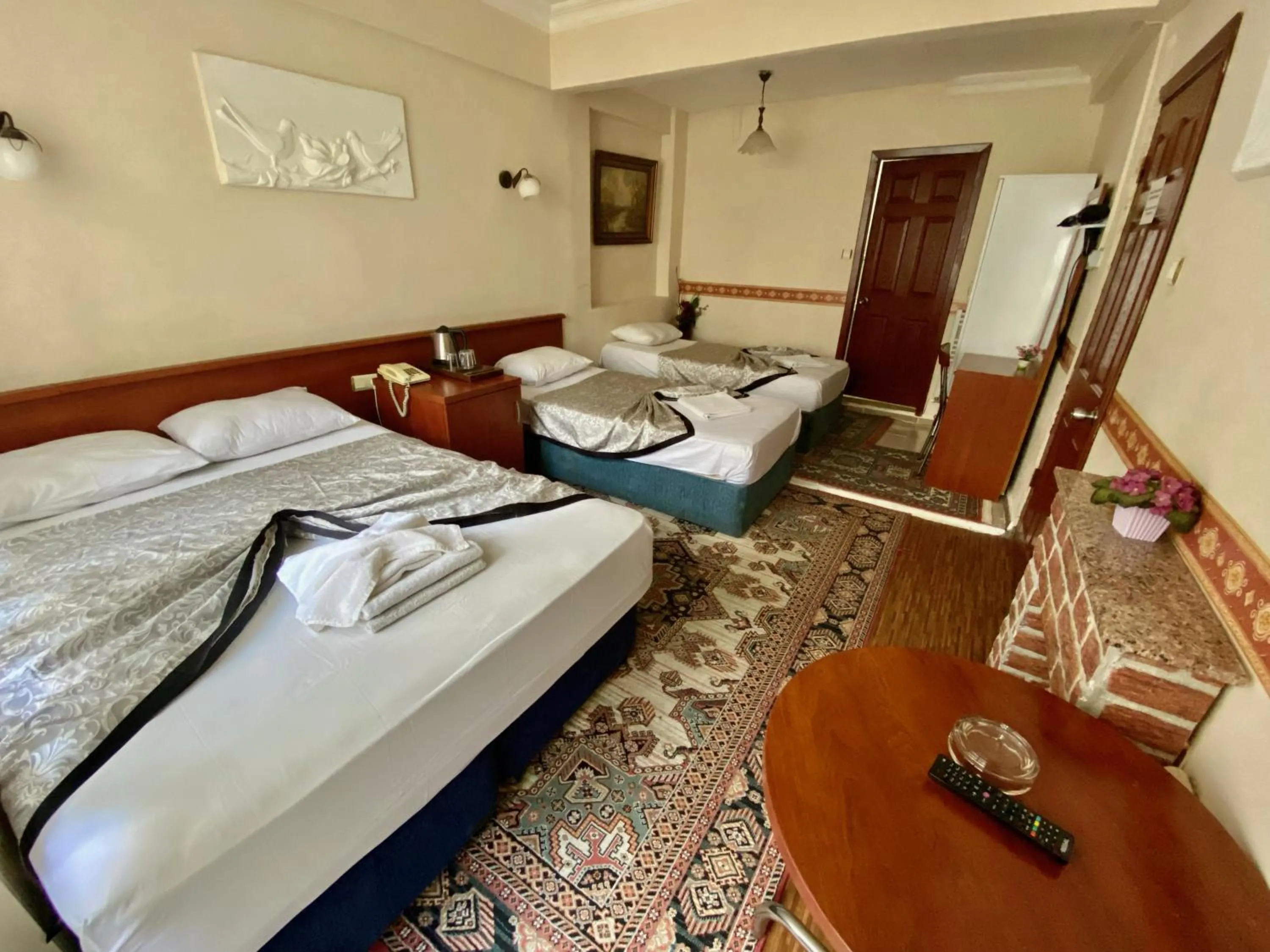 Photo of the whole room, Bed in Kadikoy Kervansaray Hotel