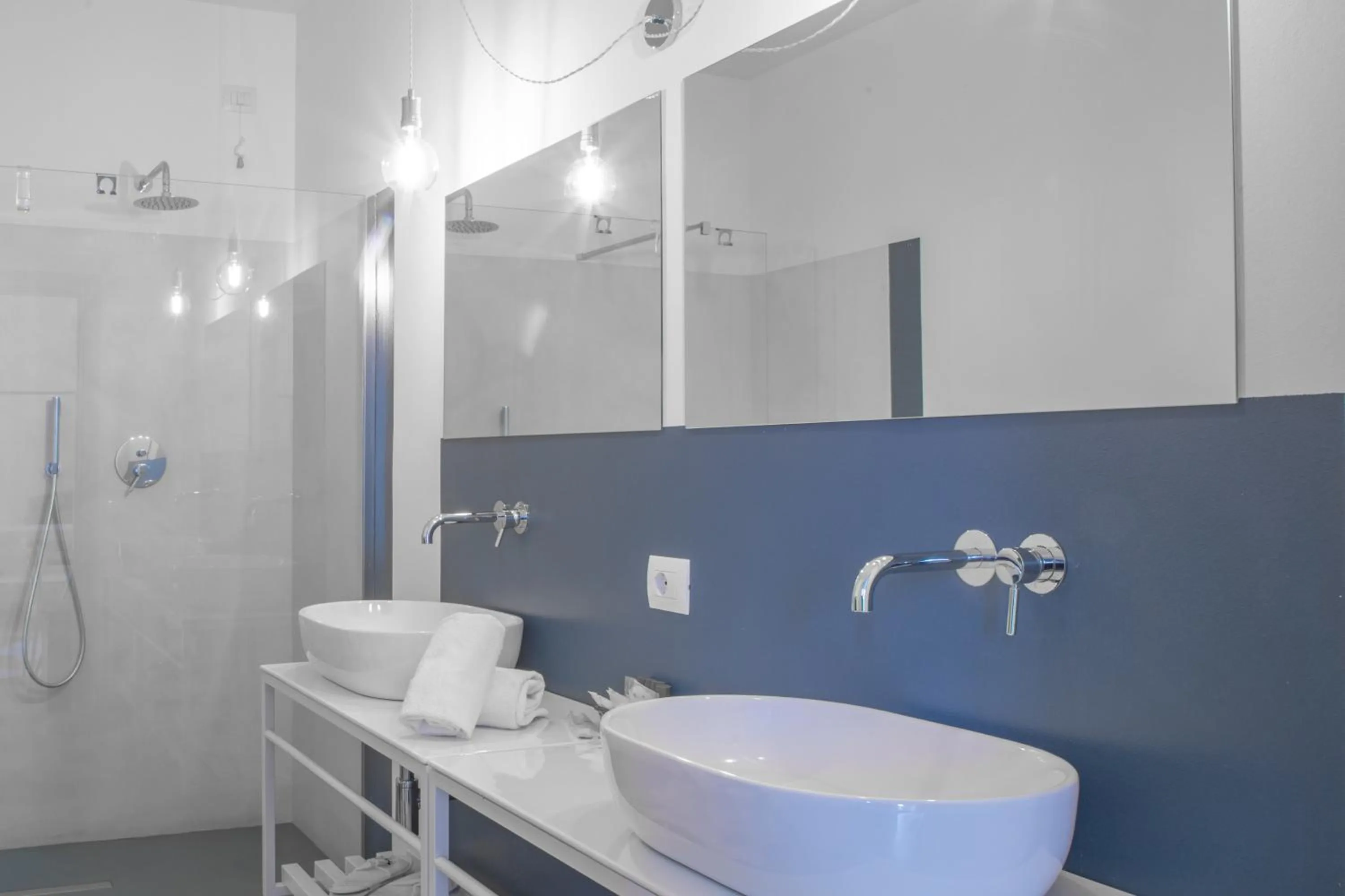 Shower in Hotel Villa Ambra